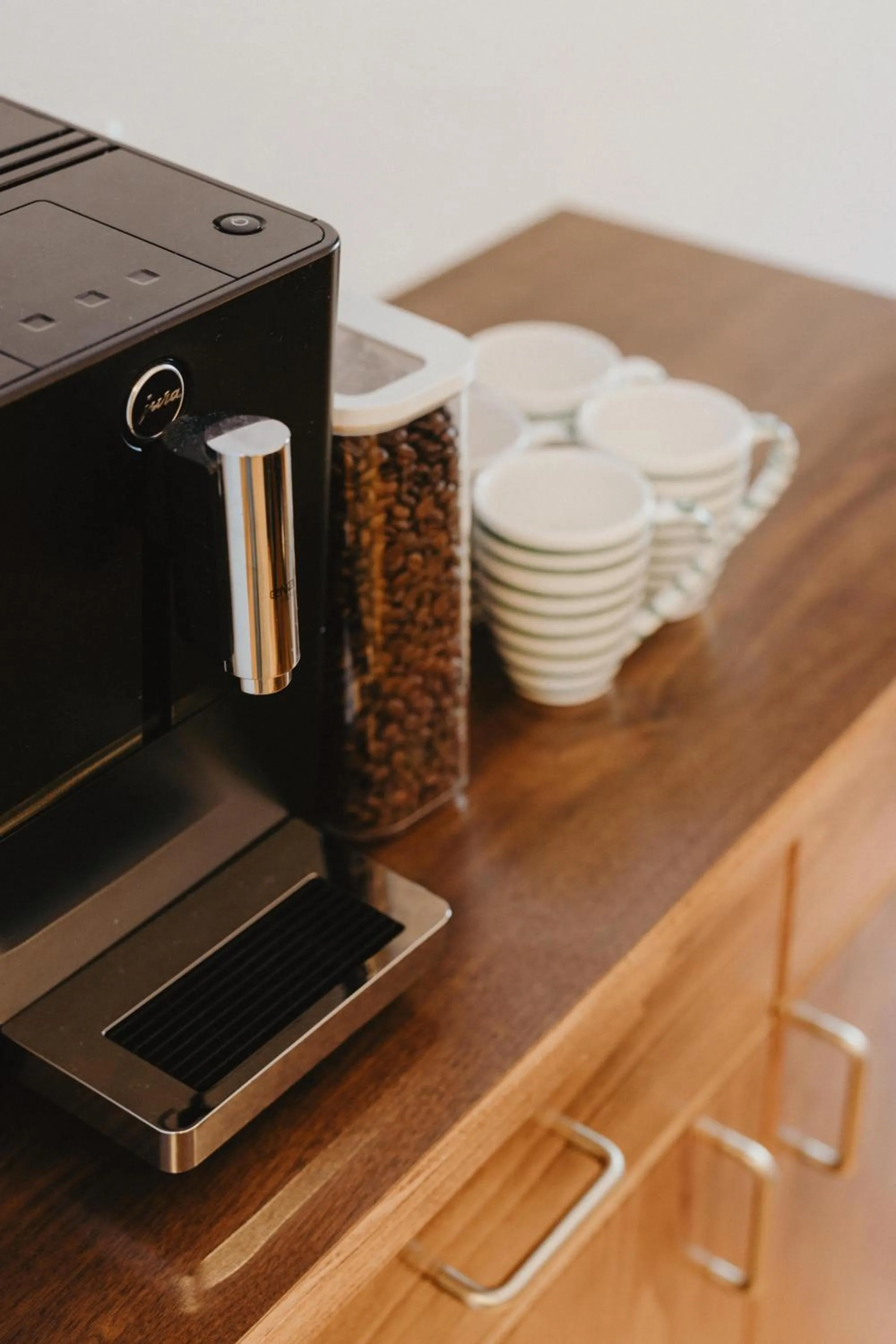 Coffee/tea facilities in Gästehaus Kolp