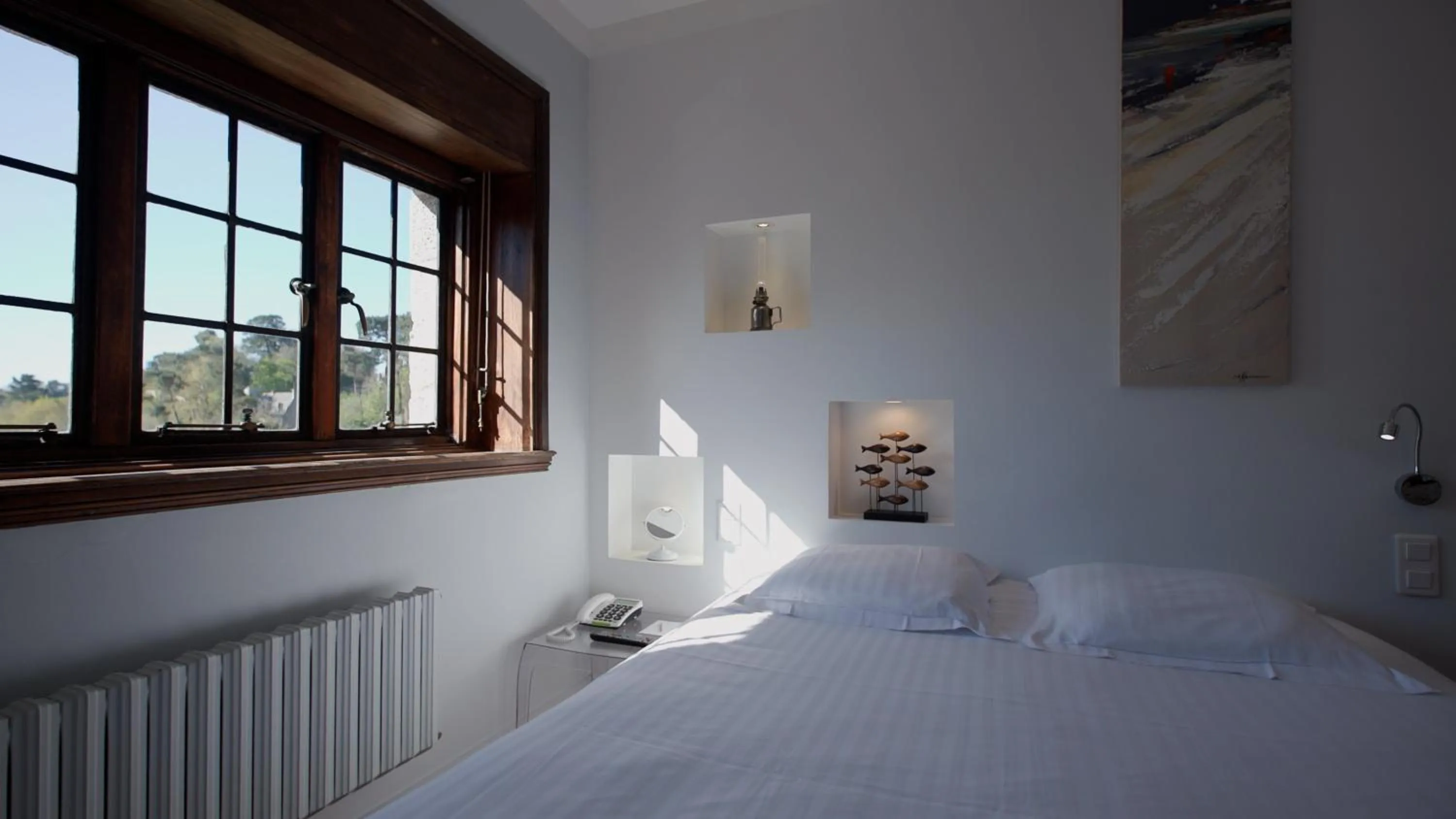 Photo of the whole room, Bed in Manoir Dalmore