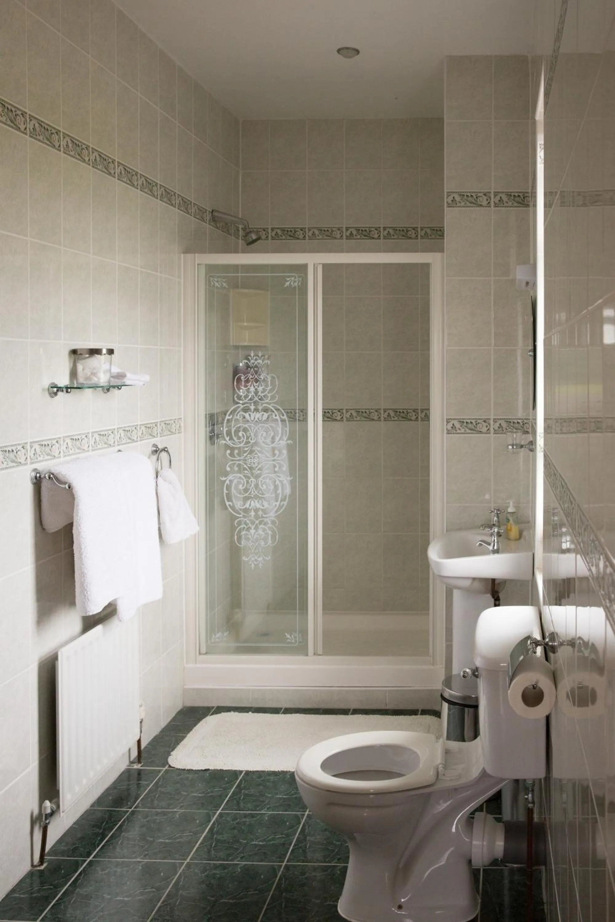 Shower in Cahergal Farmhouse B&B