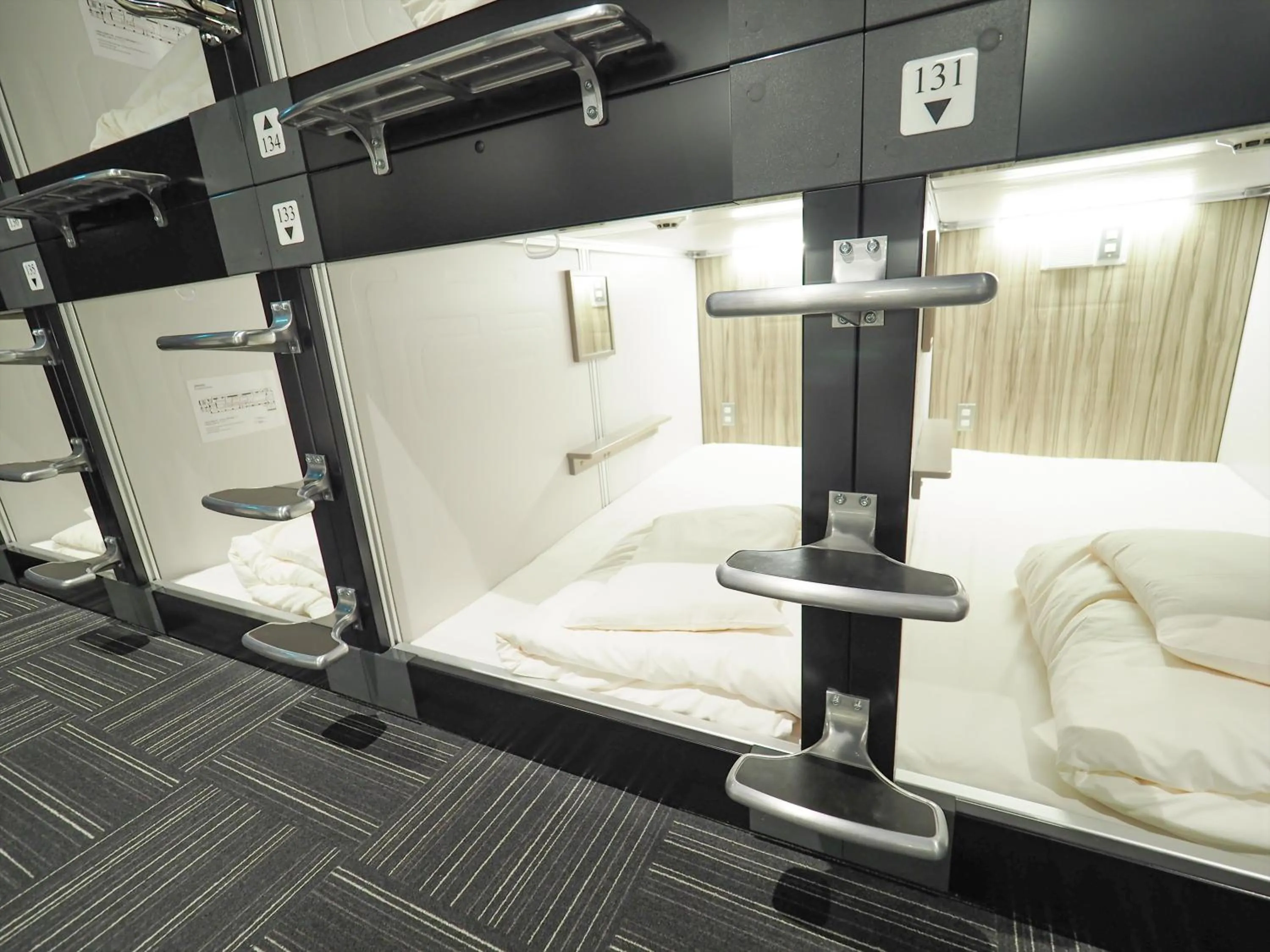 bunk bed, Bed in LEO YU Capsule Hotel Nishifunabashi