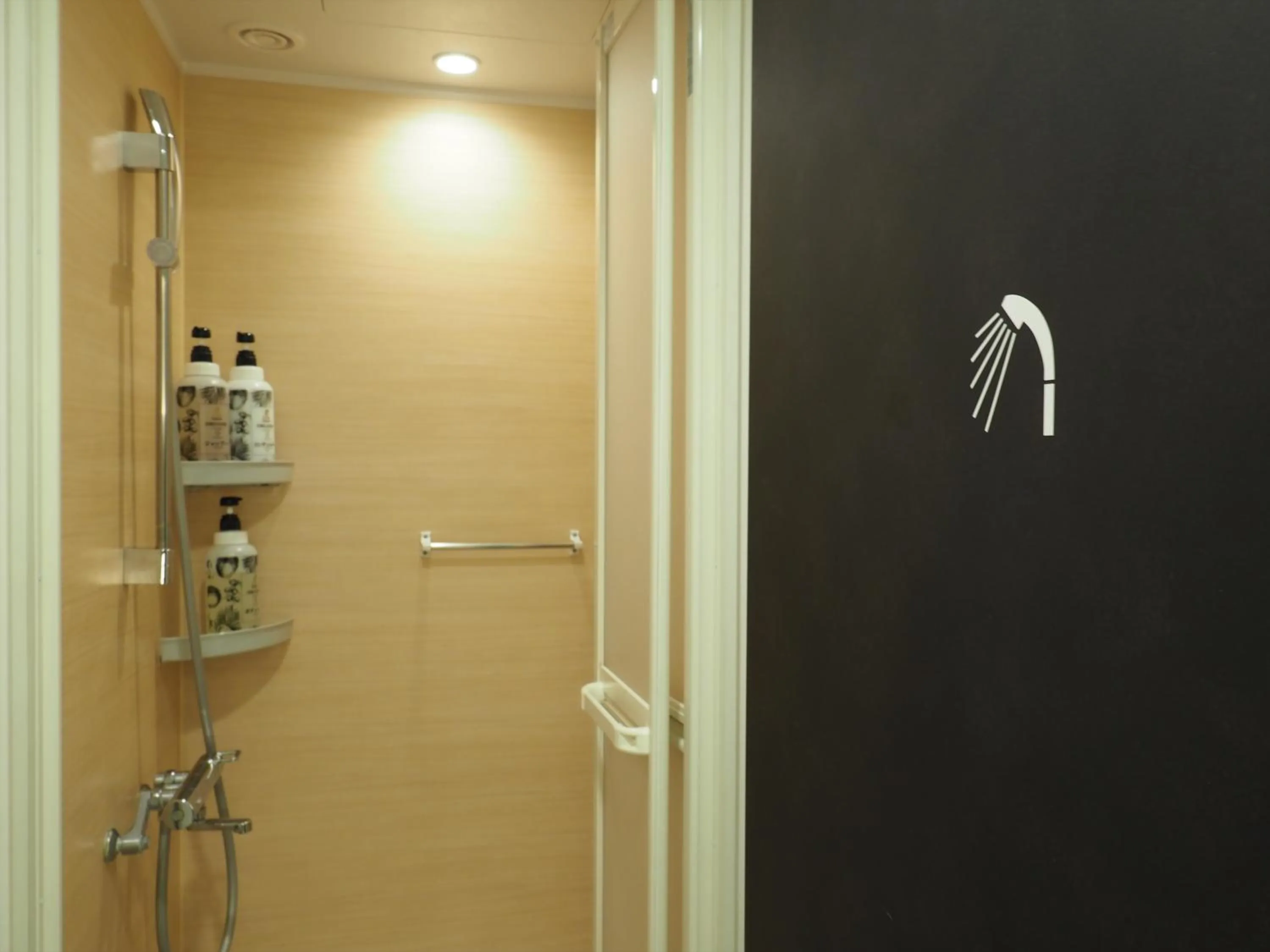 Area and facilities in LEO YU Capsule Hotel Nishifunabashi