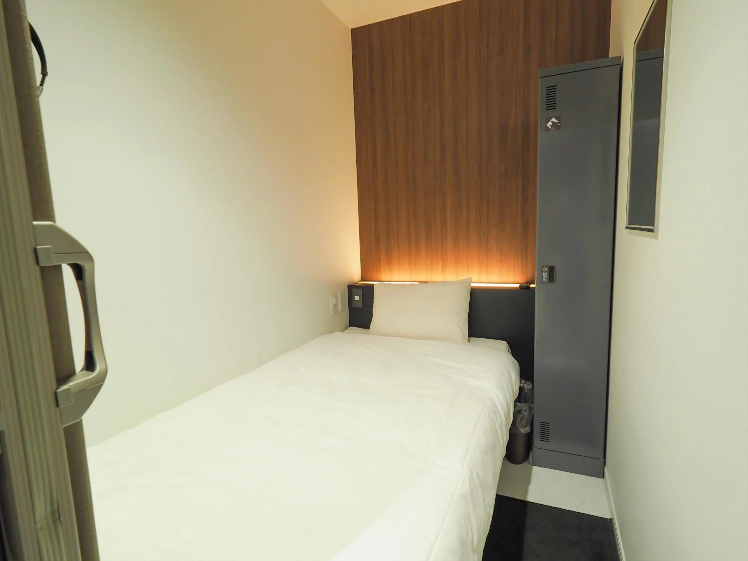Bed in LEO YU Capsule Hotel Nishifunabashi