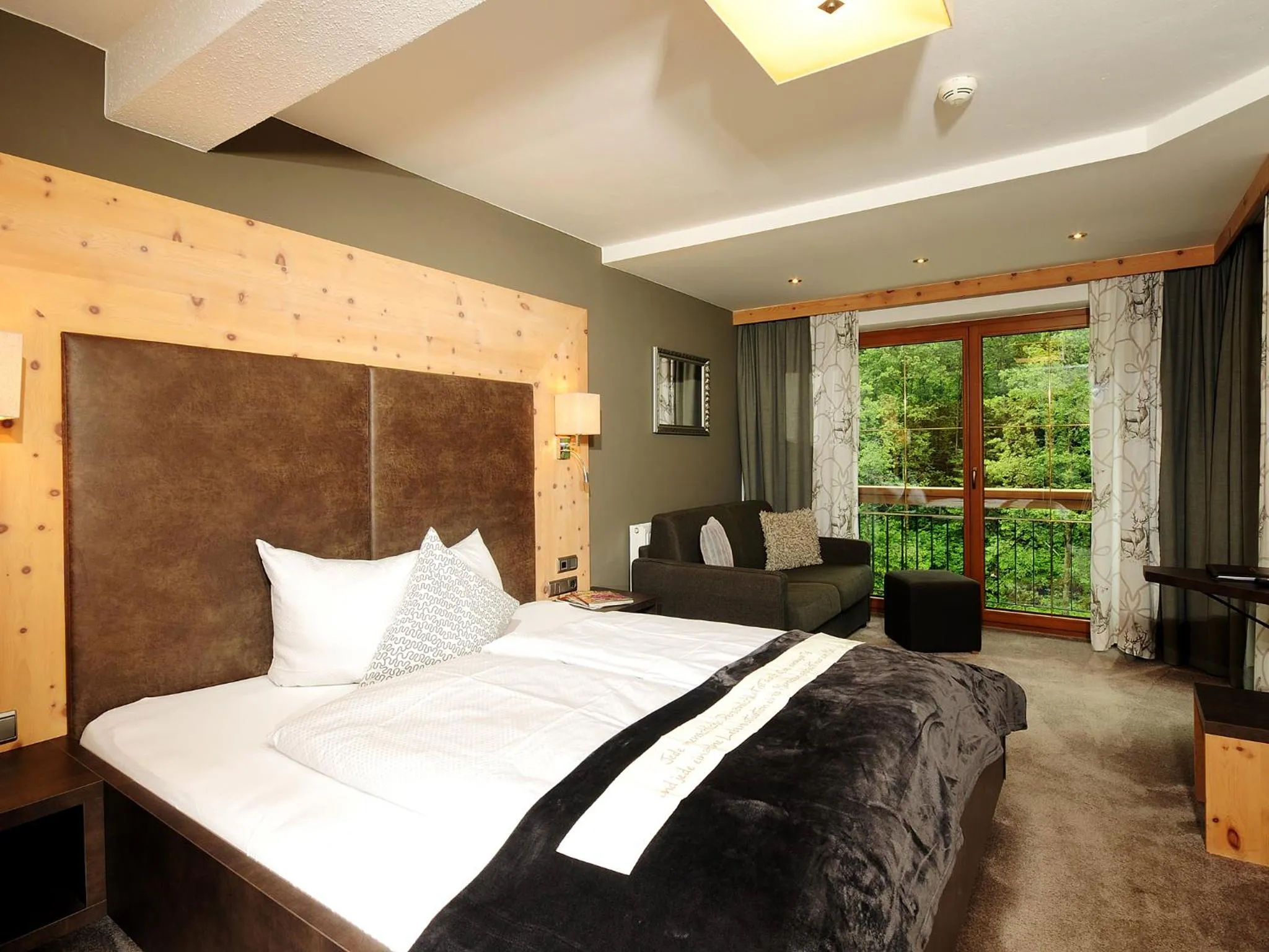 Bed in Hotel Burgschrofn