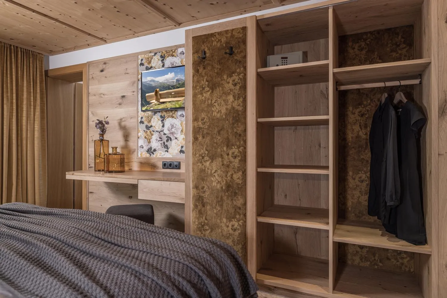 Bed in Hotel Burgschrofn