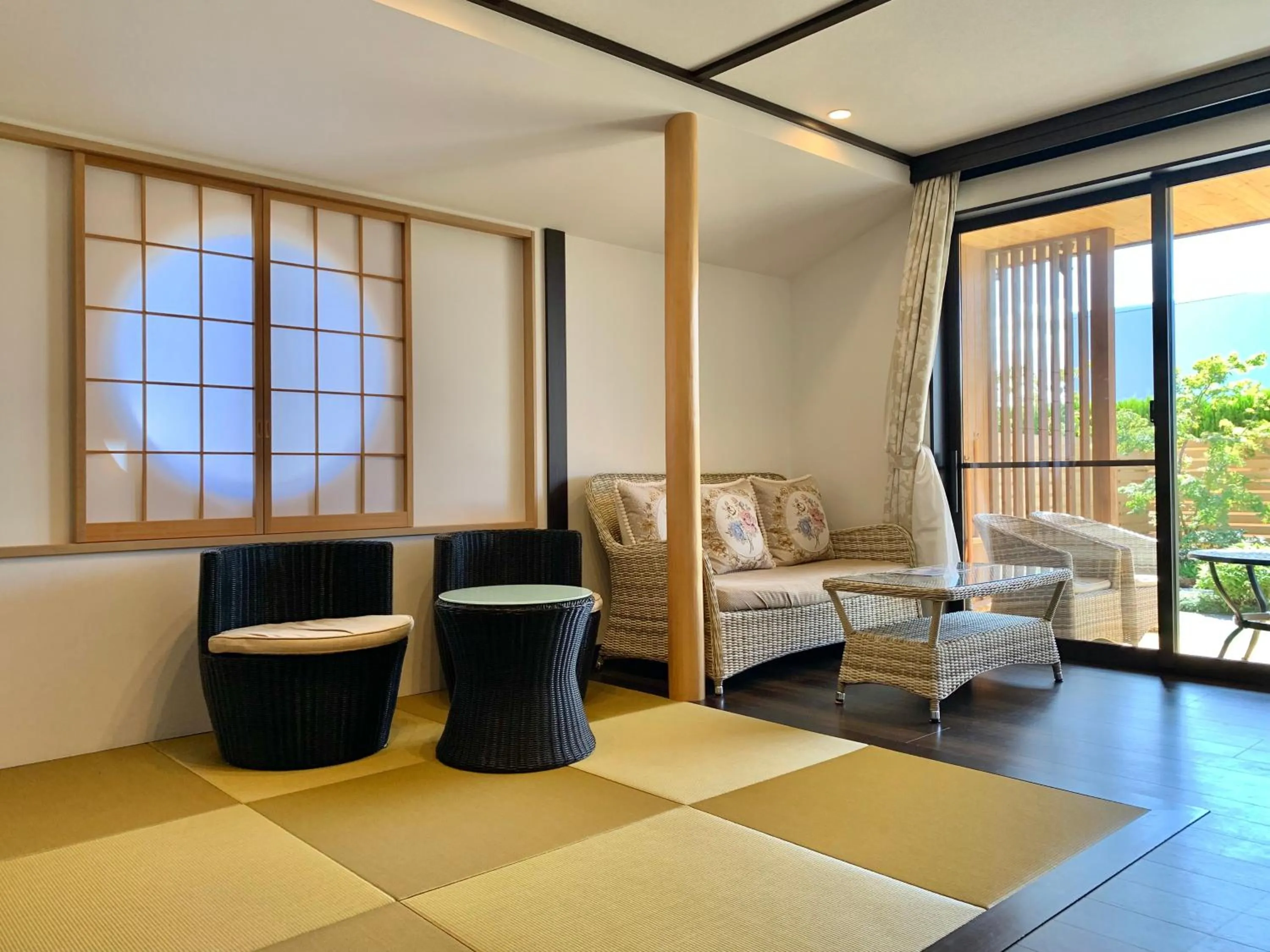 Seating area in Hananoyado Yumefuji