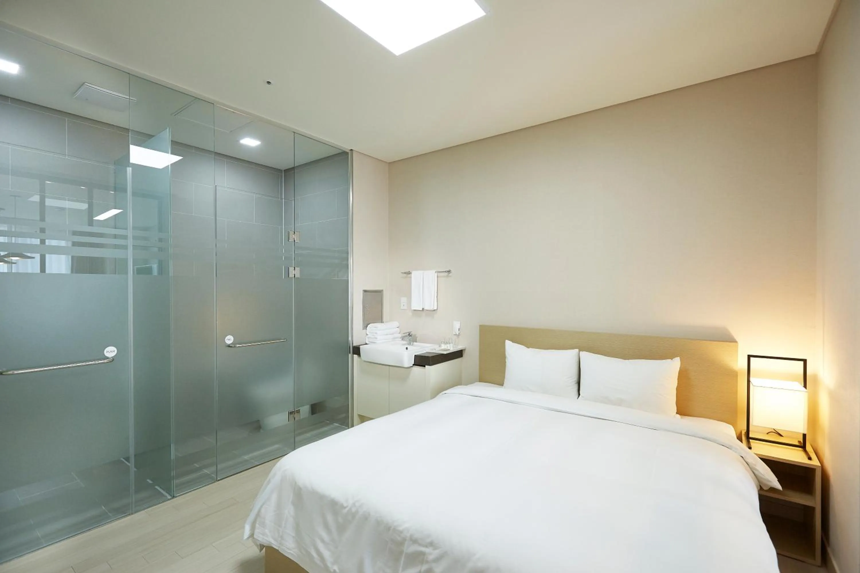 Bed in Pyeongchang The White Hotel