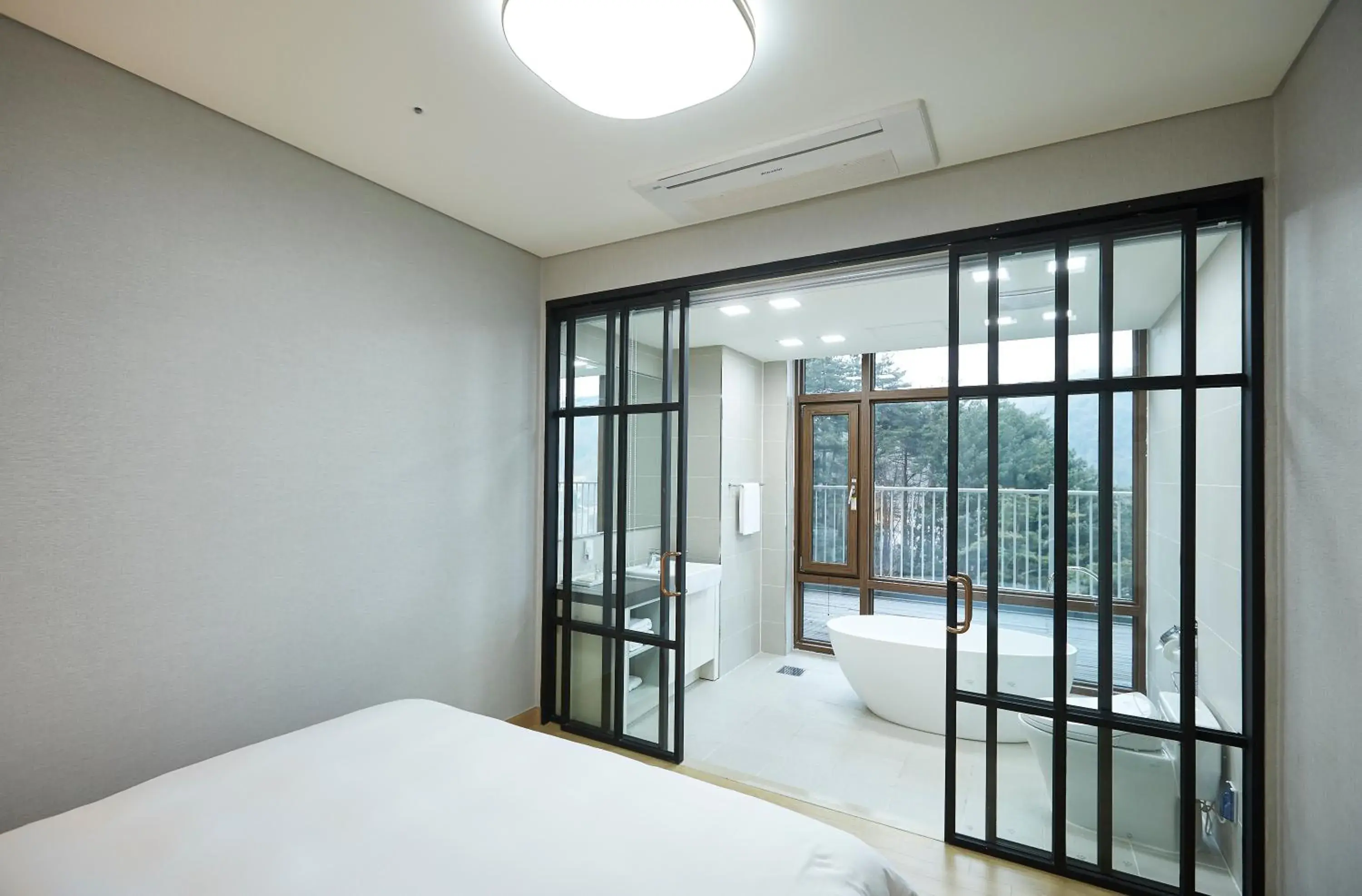 Bed in Pyeongchang The White Hotel Bed in Pyeongchang The White Hotel