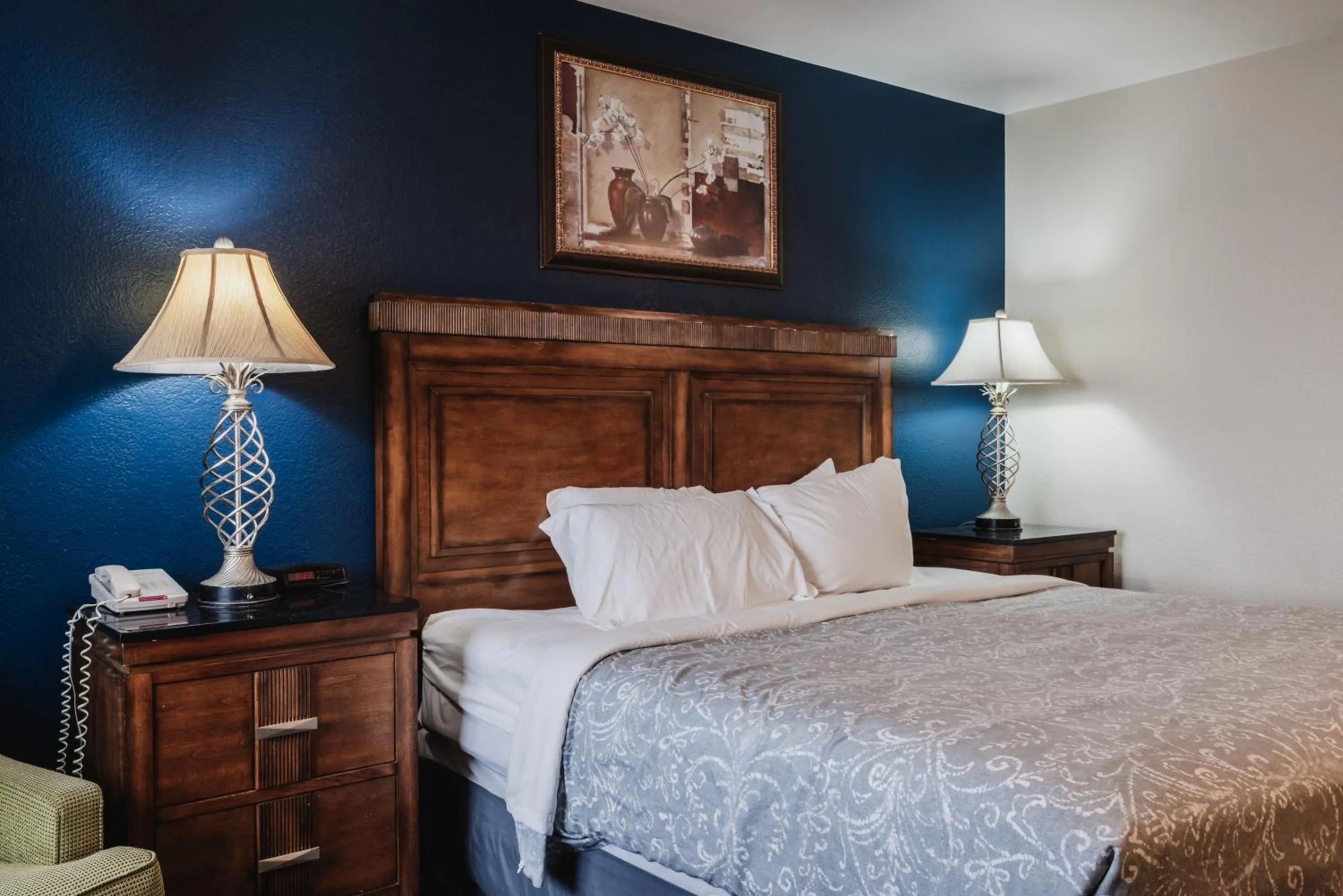 Bed in Water Front Inn