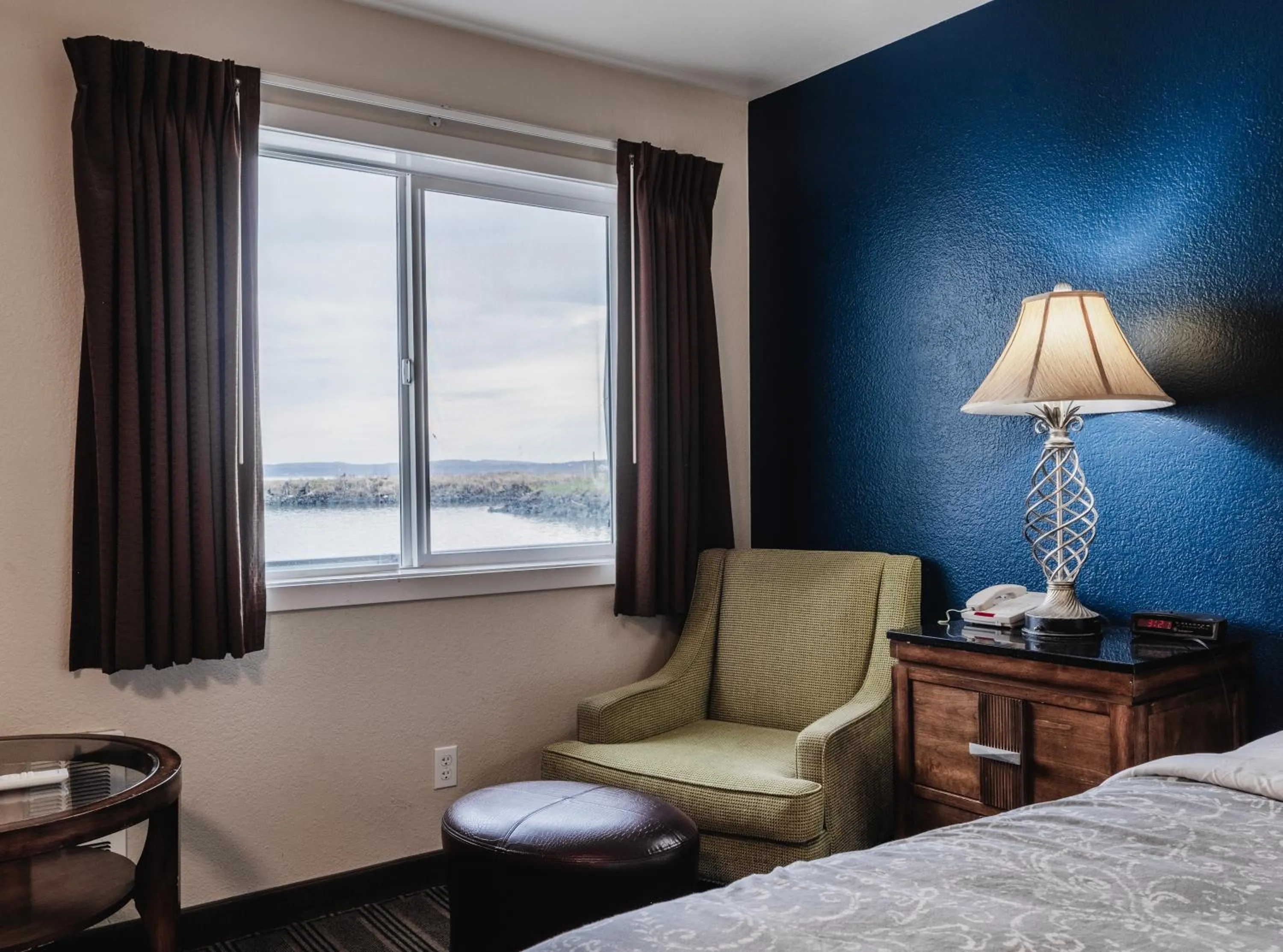 Bed in Water Front Inn