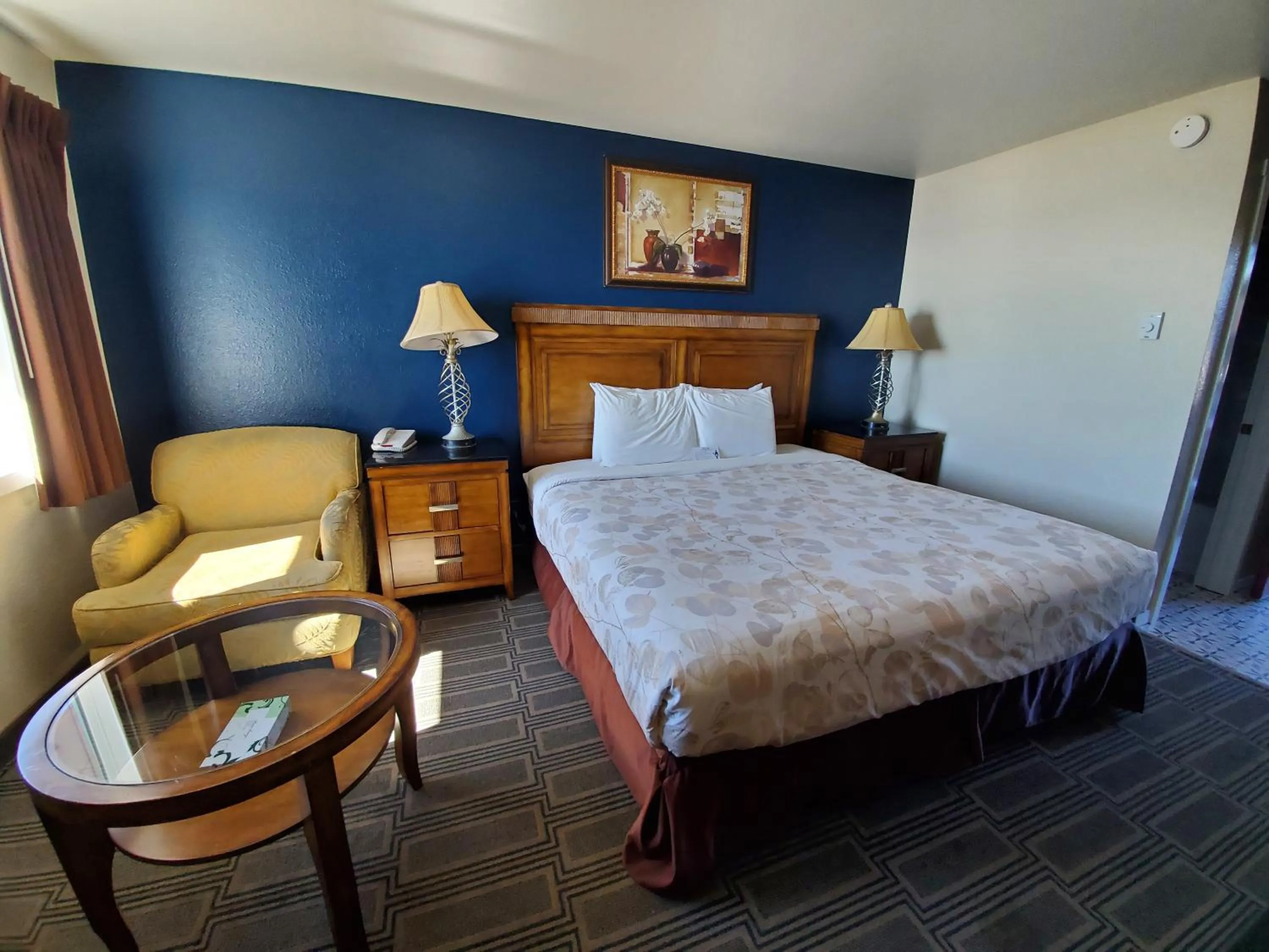 Bed in Aladdin Motor Inn