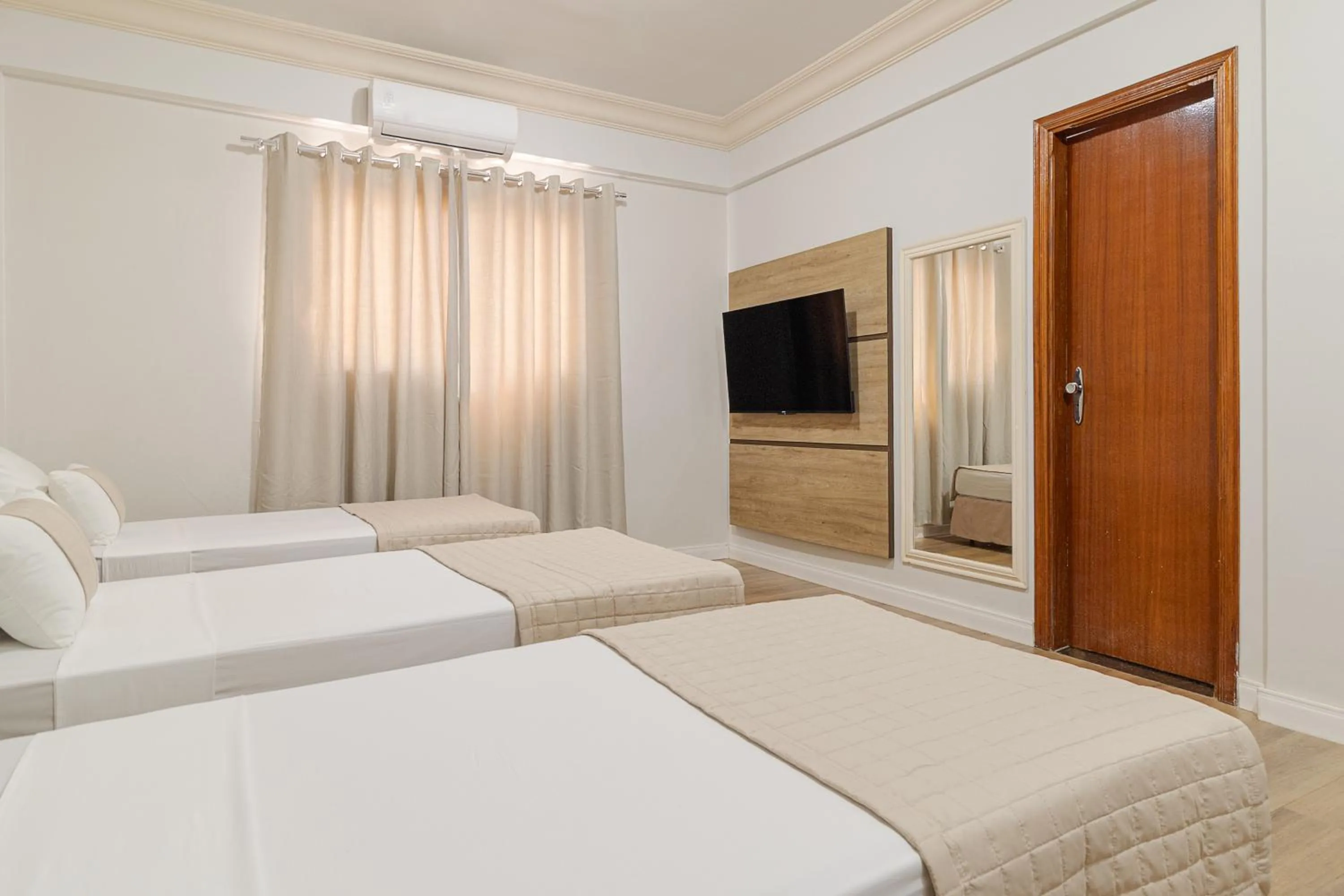 Bedroom, Bed in Havana Palace Hotel