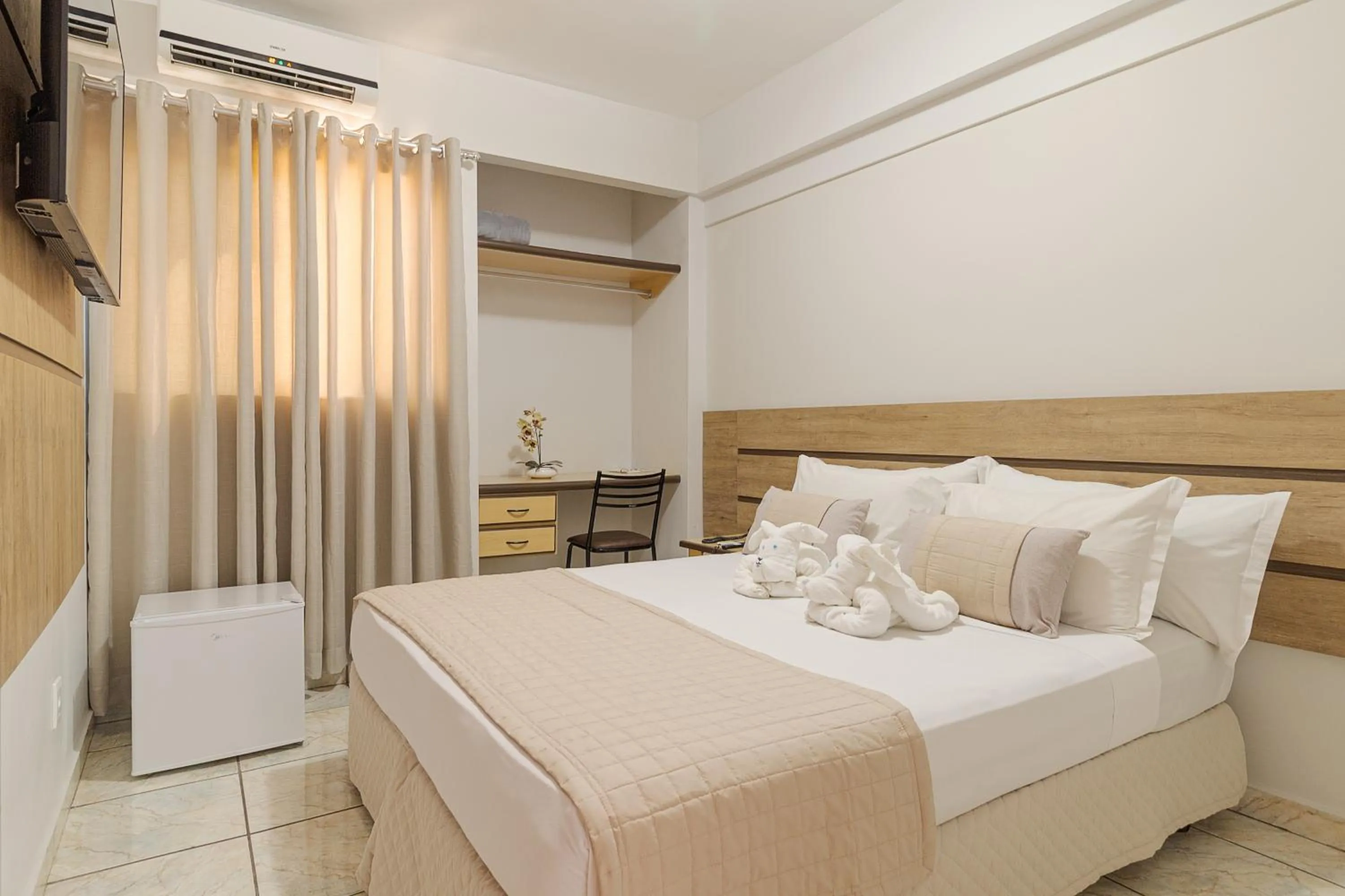 Bedroom, Bed in Havana Palace Hotel