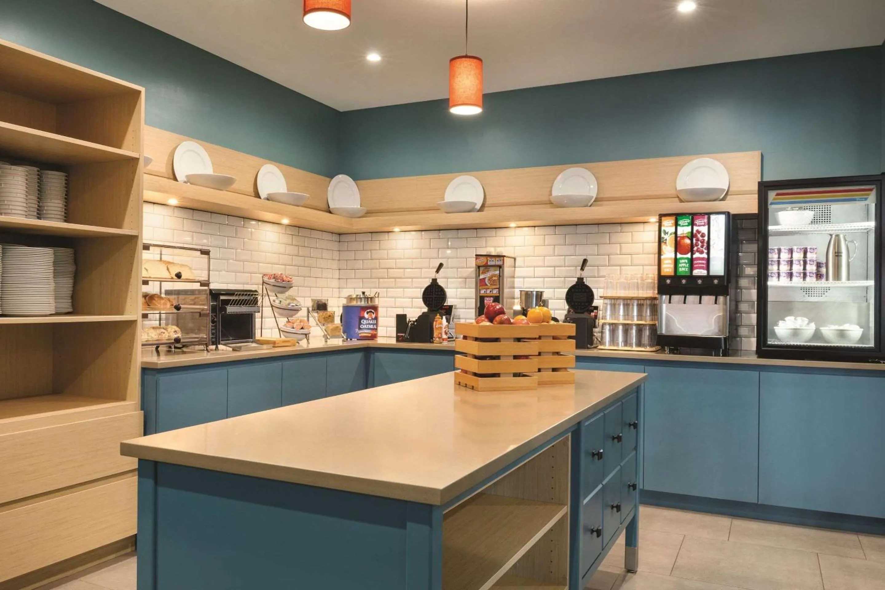 Breakfast in Country Inn & Suites by Radisson, Page, AZ