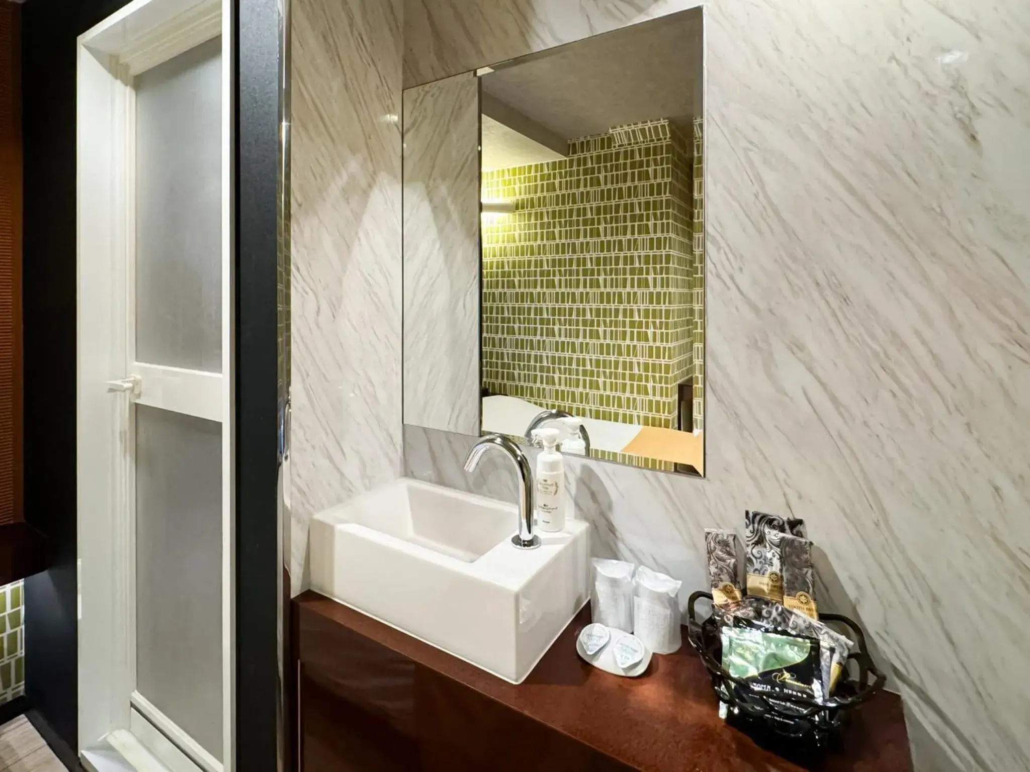 Bathroom in Hotel Century Bathroom in Hotel Century