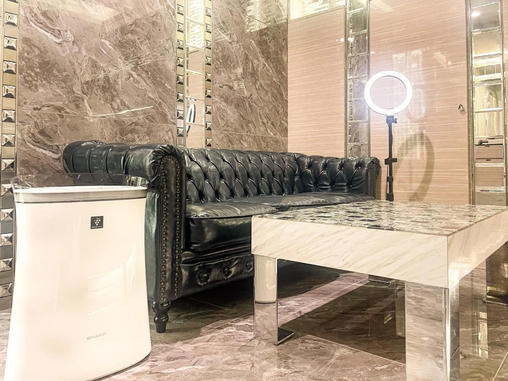 Photo of the whole room in Hotel Century