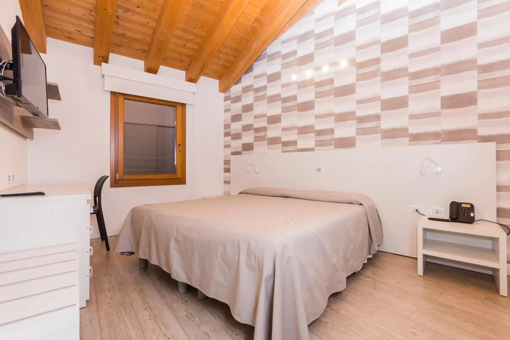 Bed in Hotel Ristorante Cigno - Camere and Aparthotel