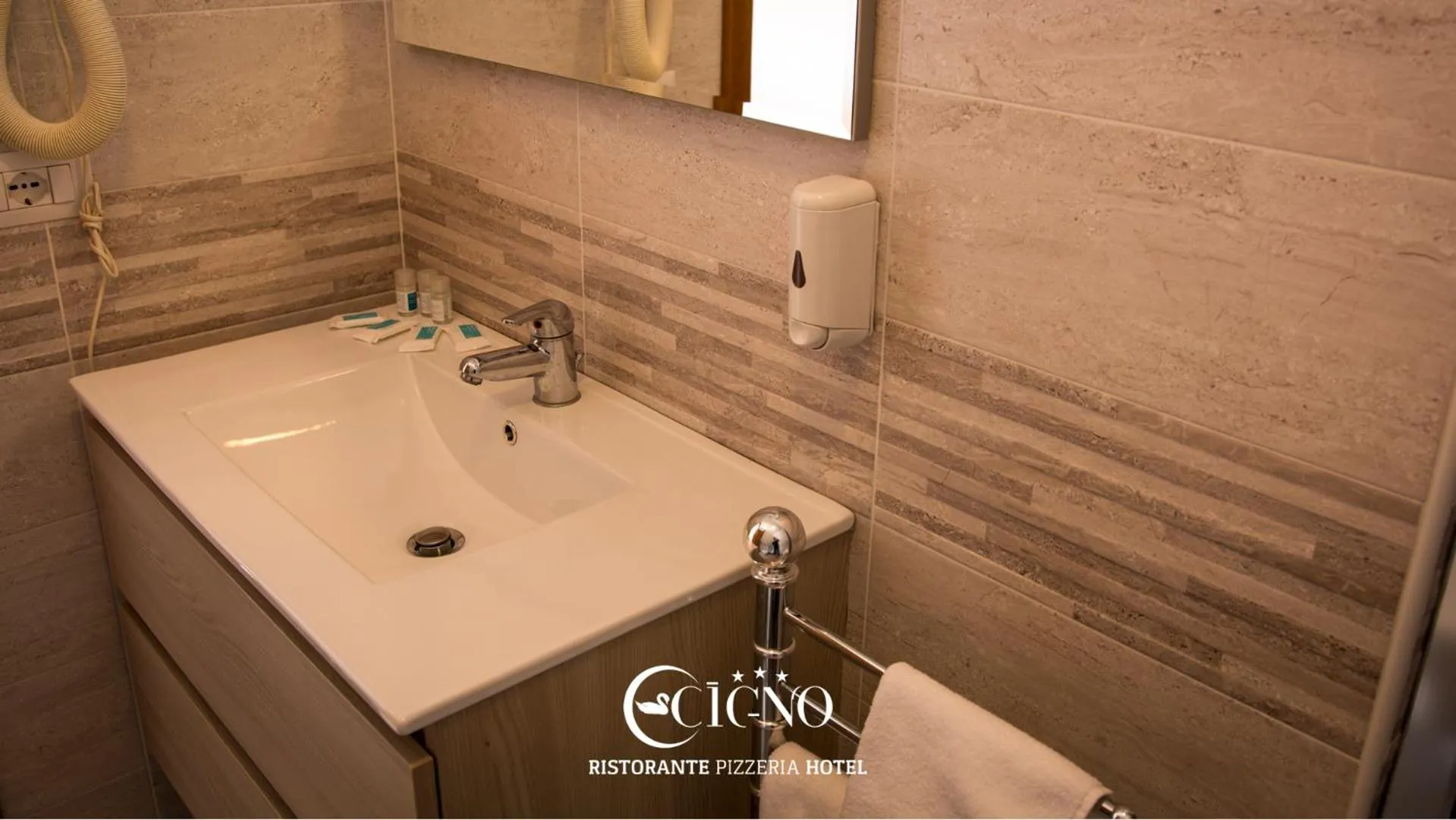 Hotel Ristorante Cigno - Camere and Aparthotel