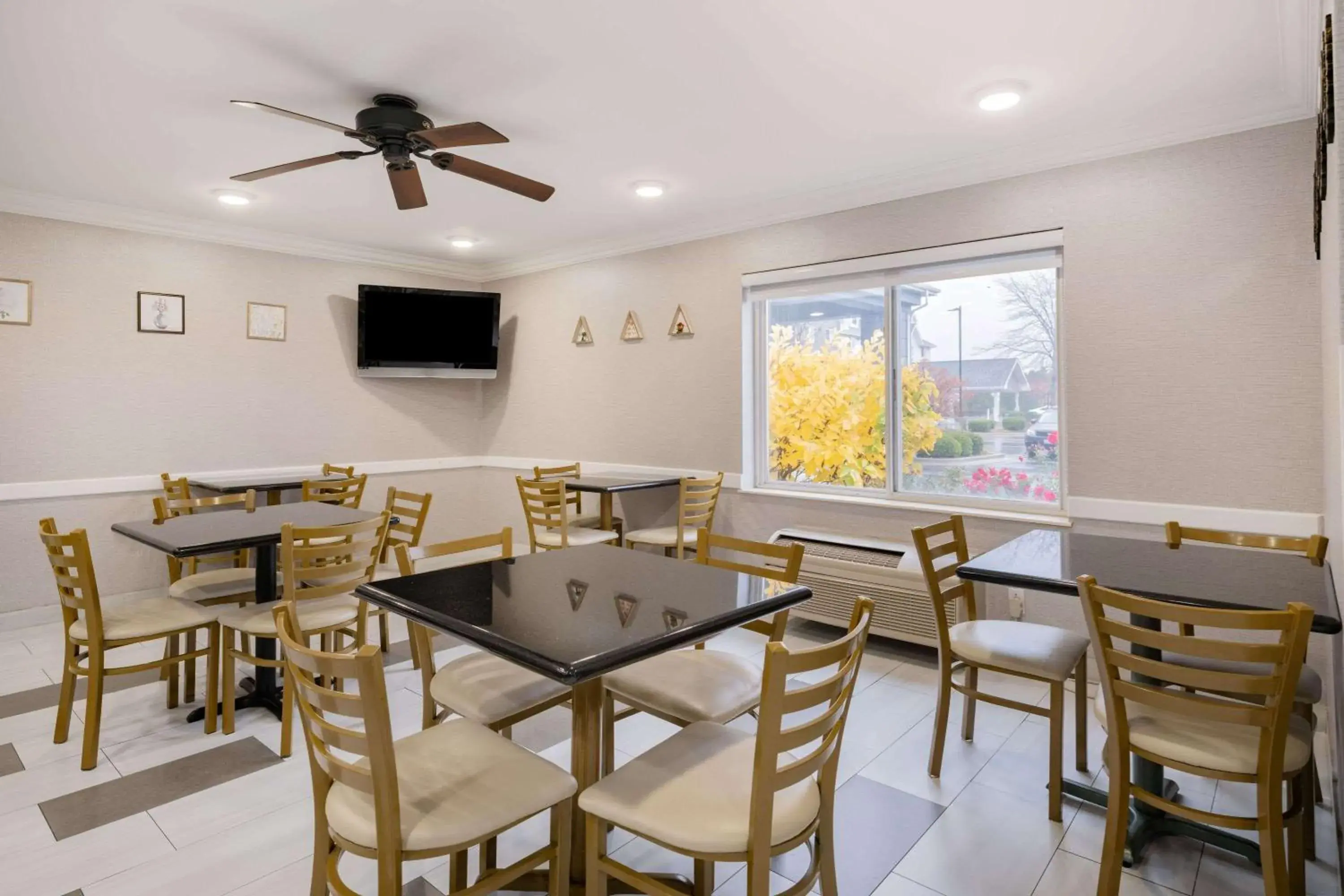 Breakfast in Baymont by Wyndham Gurnee Breakfast in Baymont by Wyndham Gurnee