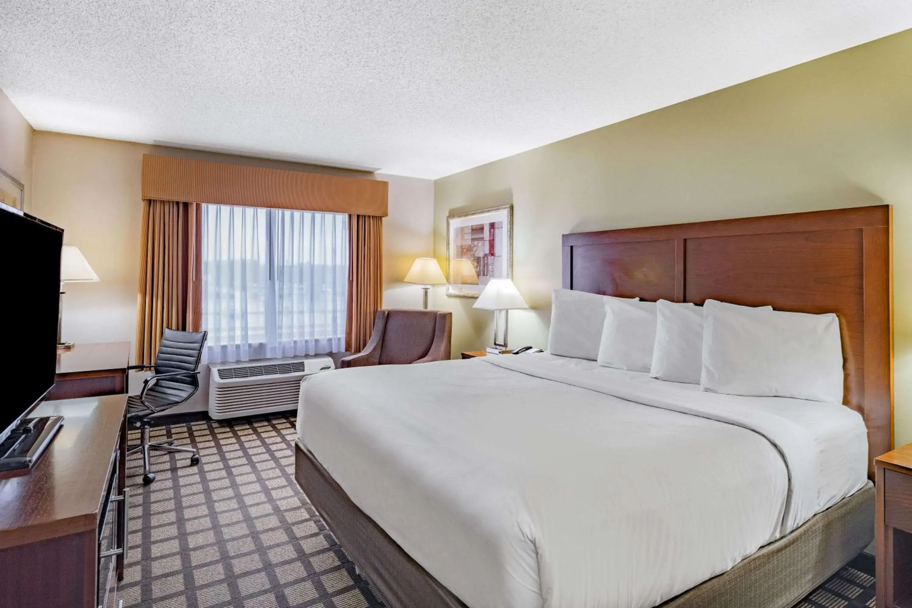 Photo of the whole room, Bed in Baymont by Wyndham Gurnee Photo of the whole room, Bed in Baymont by Wyndham Gurnee