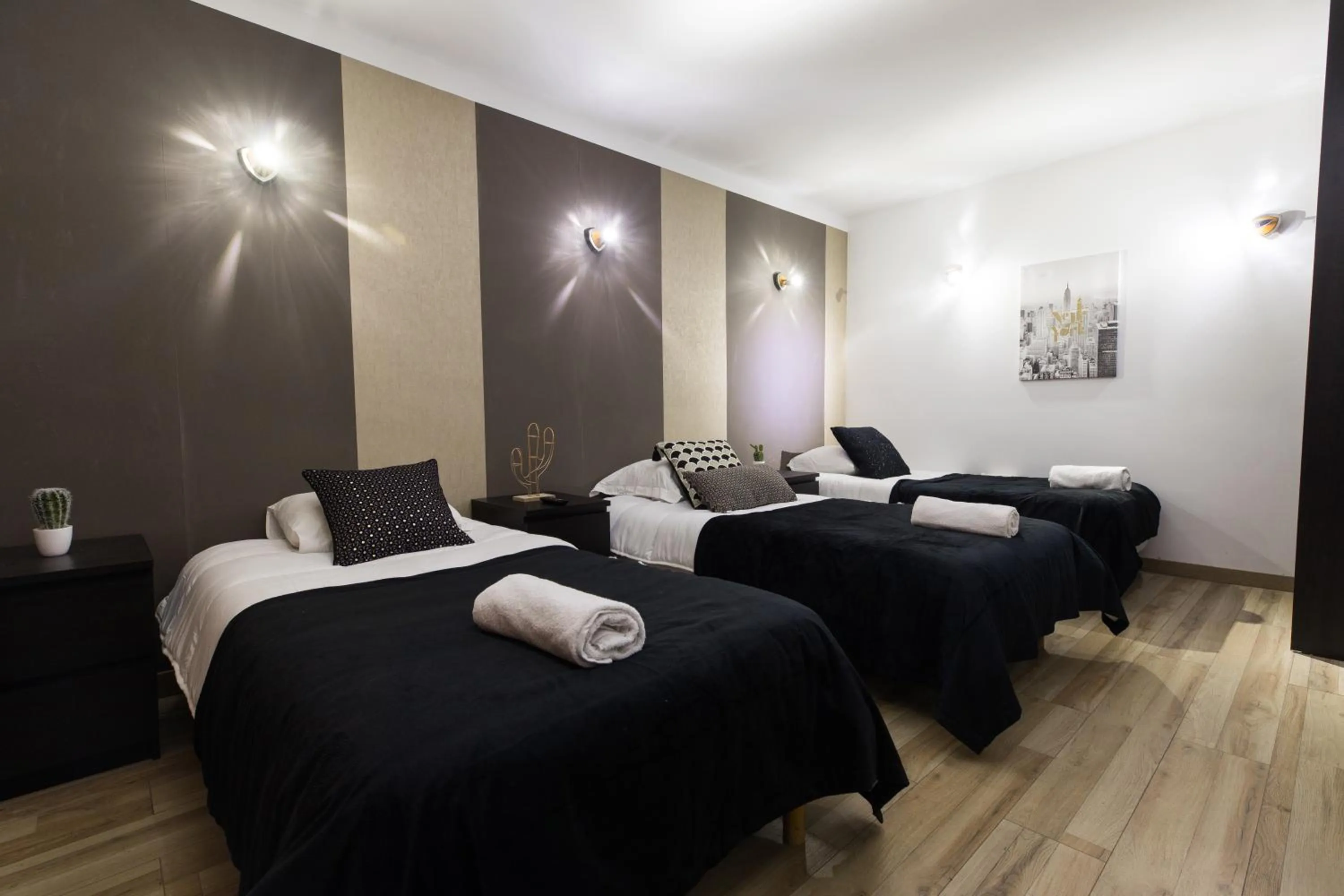 Photo of the whole room, Bed in Hôtel des Beaux Arts