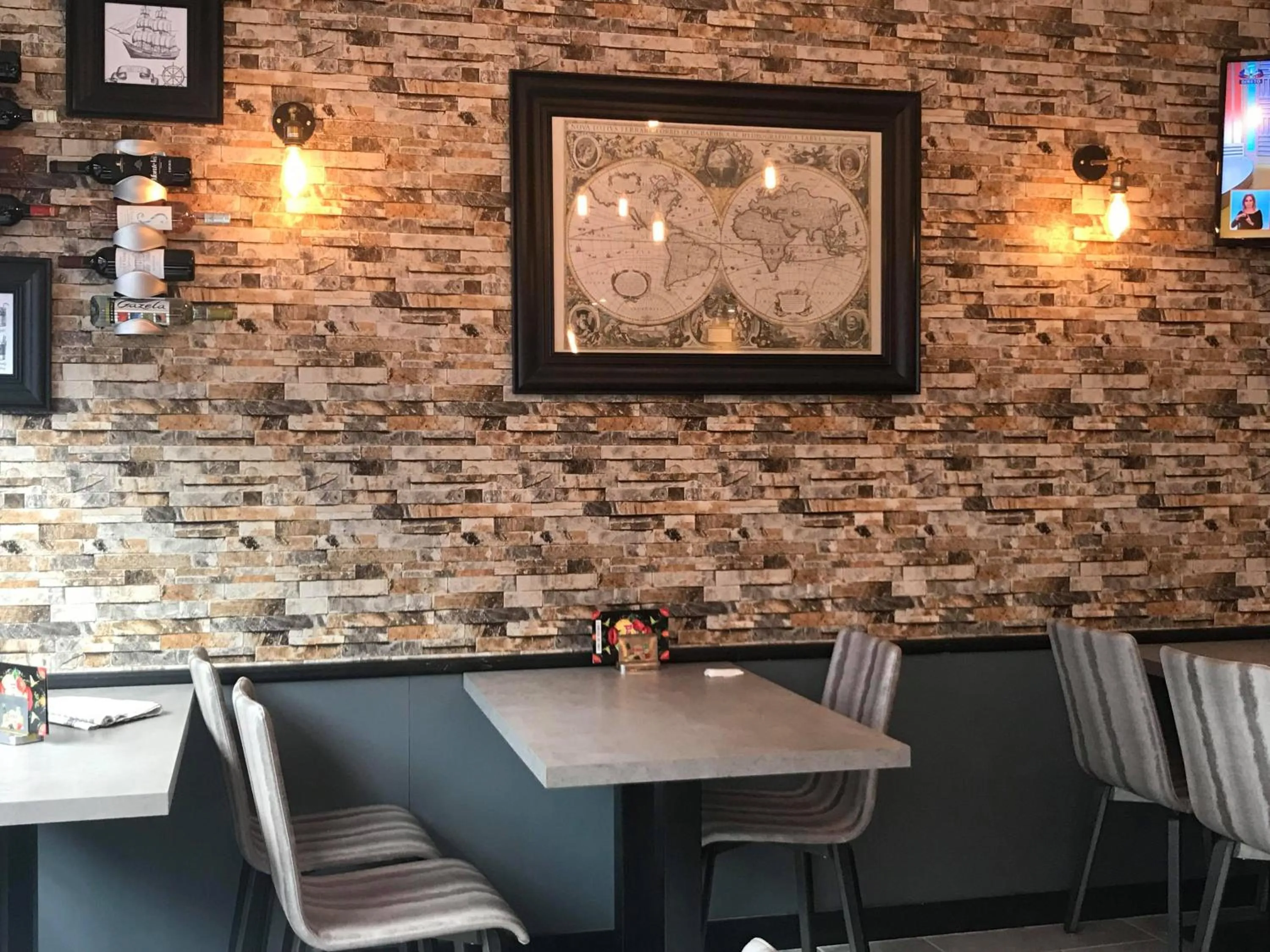 Restaurant/places to eat in Hôtel des Beaux Arts