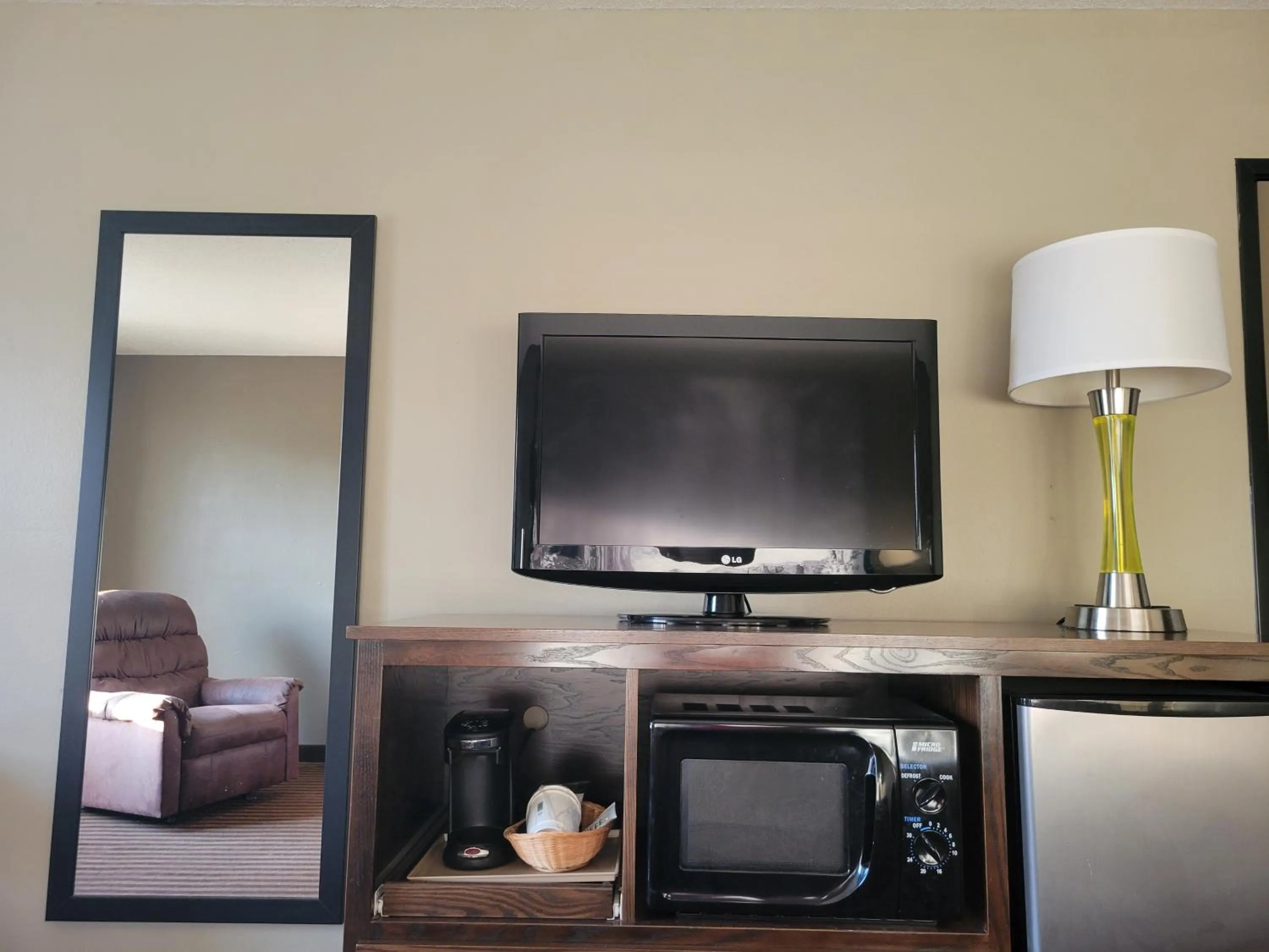 TV and multimedia in Super 8 by Wyndham Portage