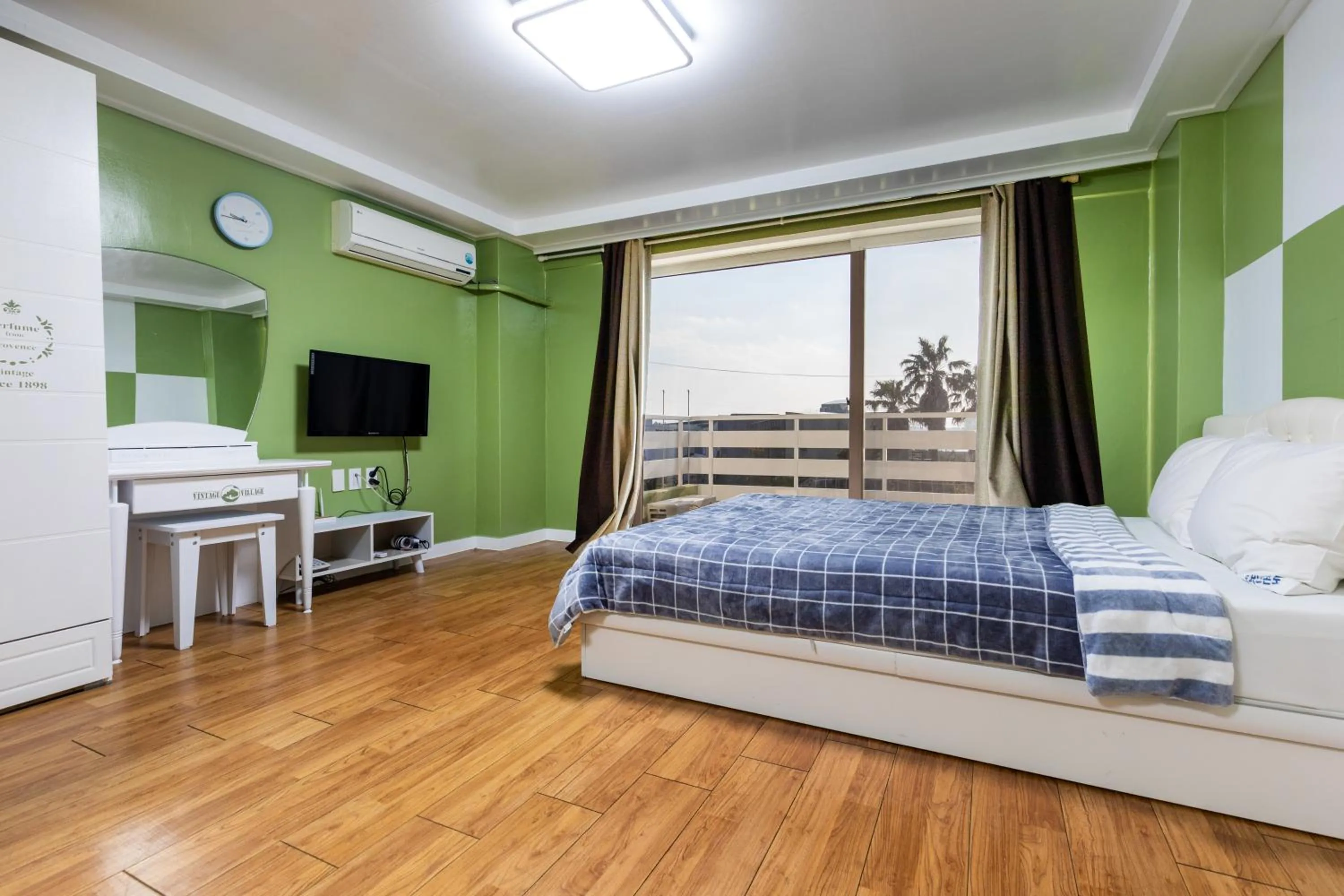 Bed in jeju Tovice Condo Ocean