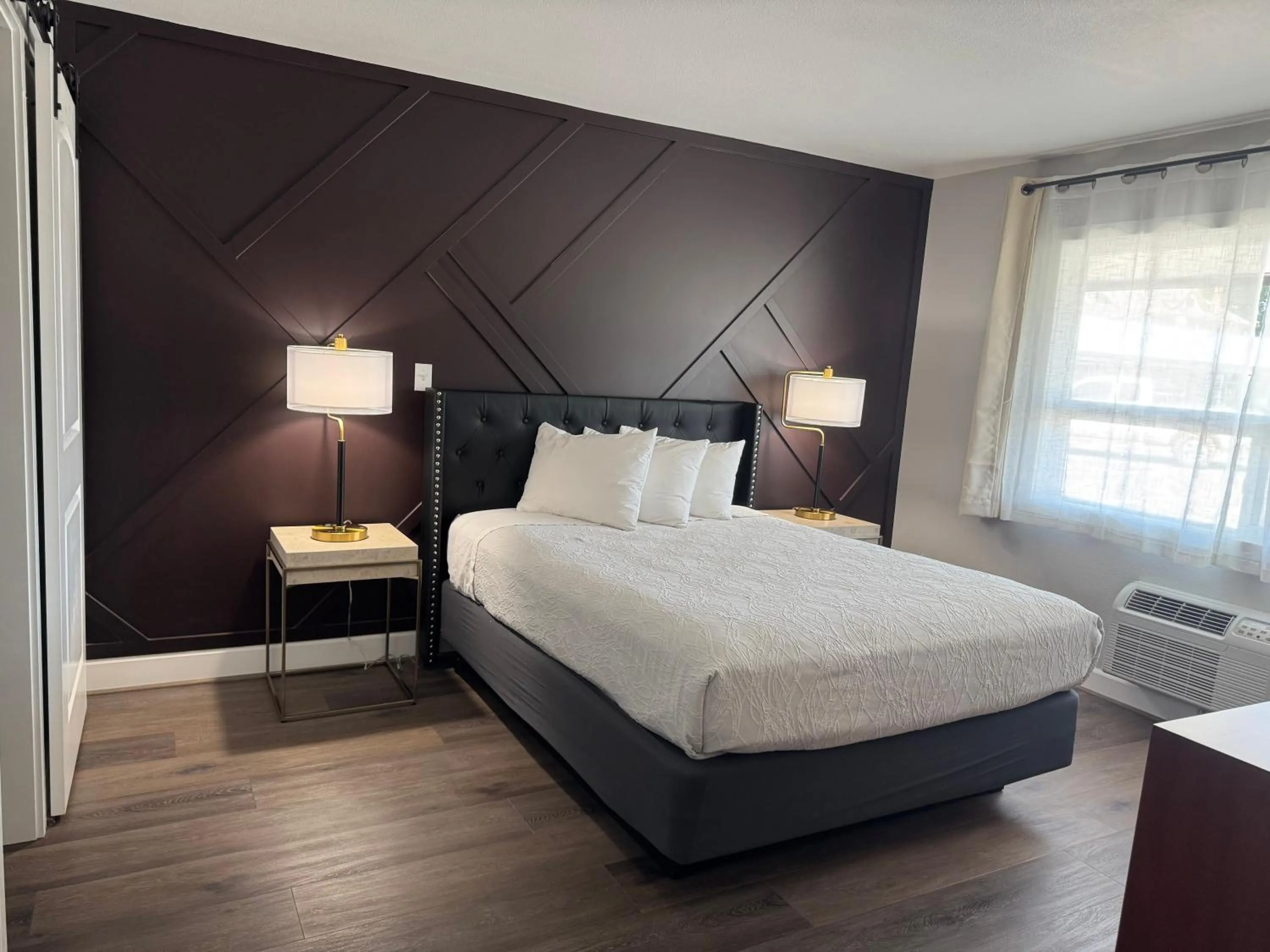 Bed in Bridge Street Inn