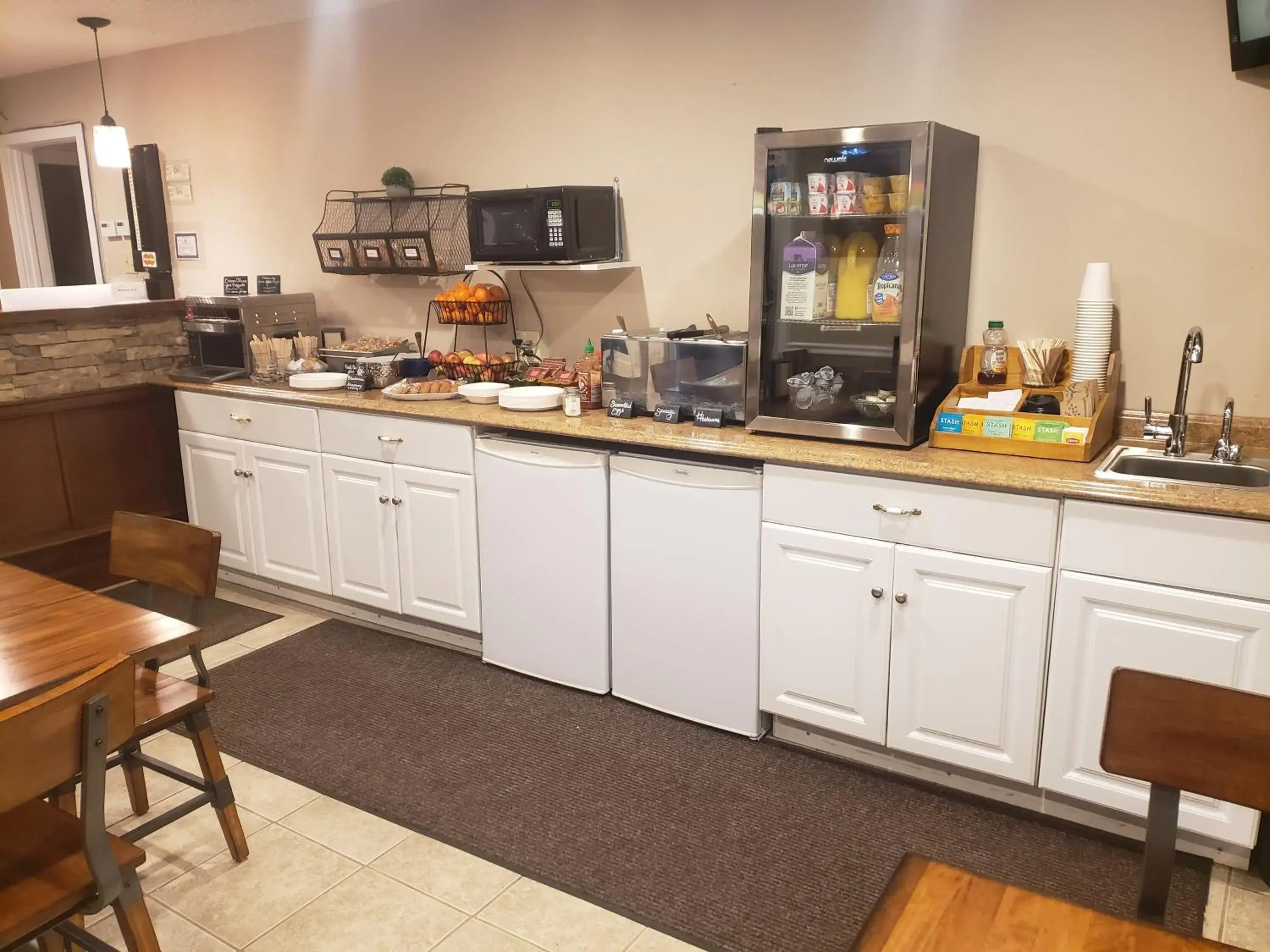 Breakfast in Bridge Street Inn Breakfast in Bridge Street Inn