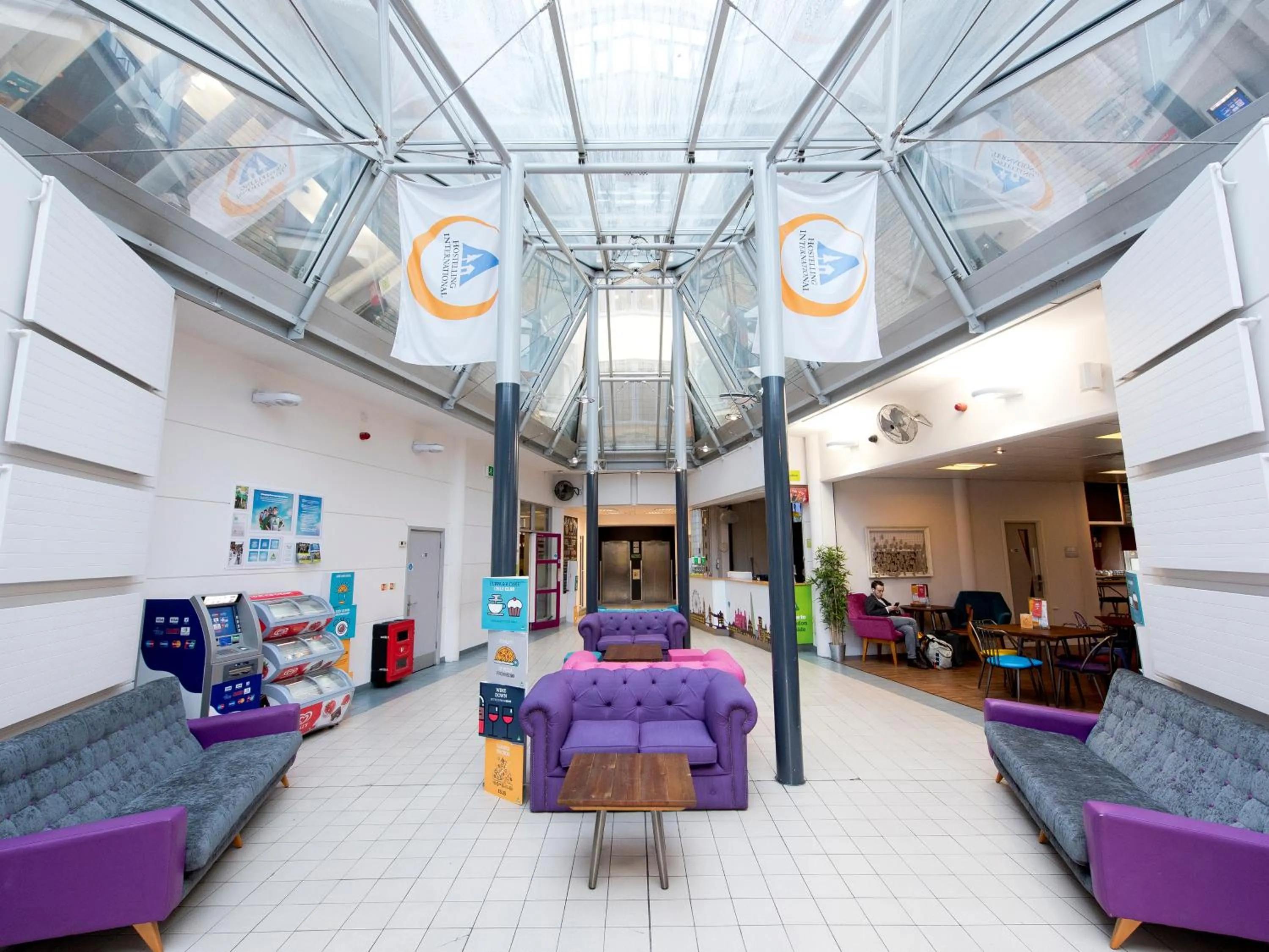 Lobby or reception in YHA London Thameside