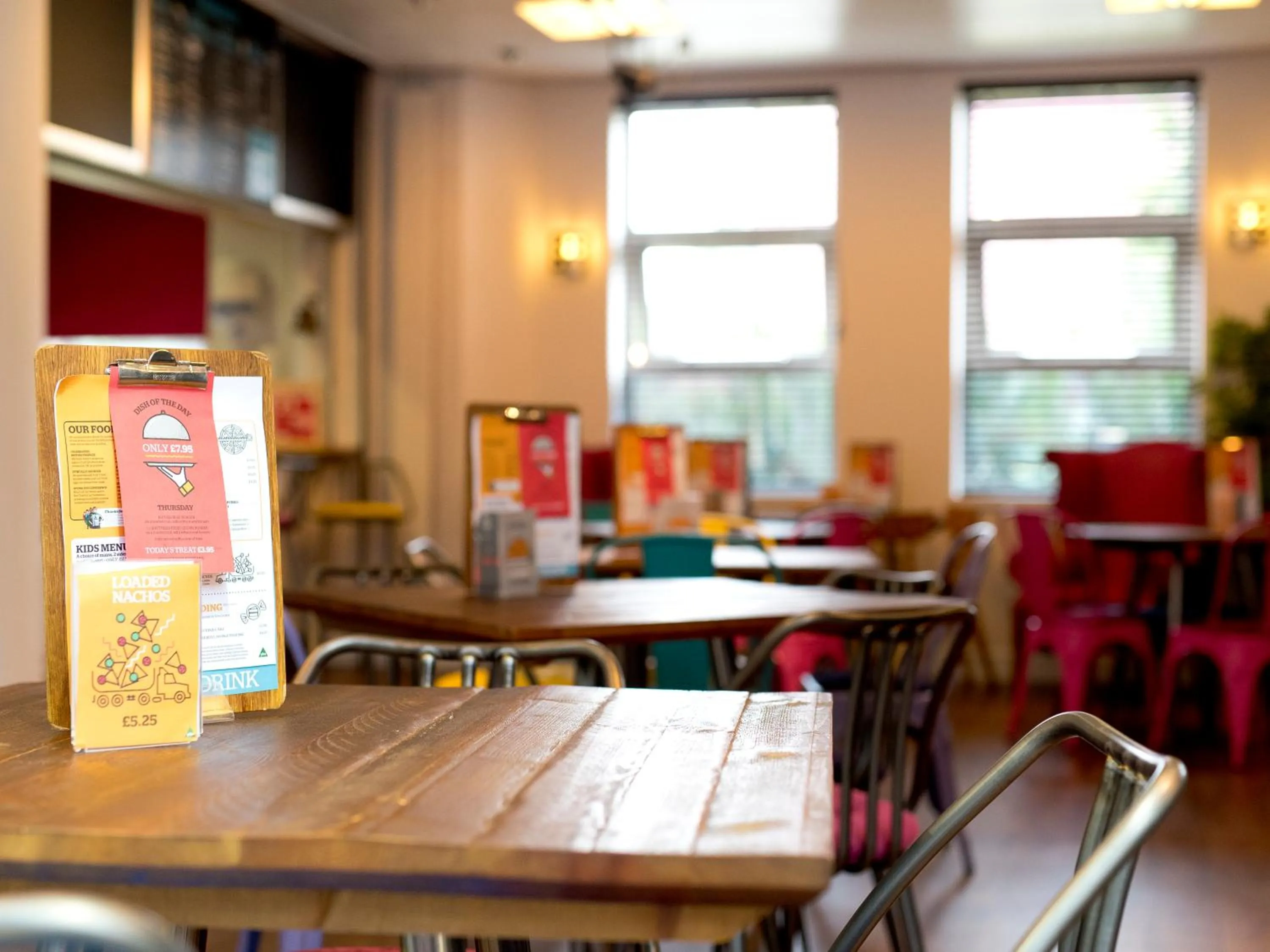 Restaurant/places to eat in YHA London Thameside