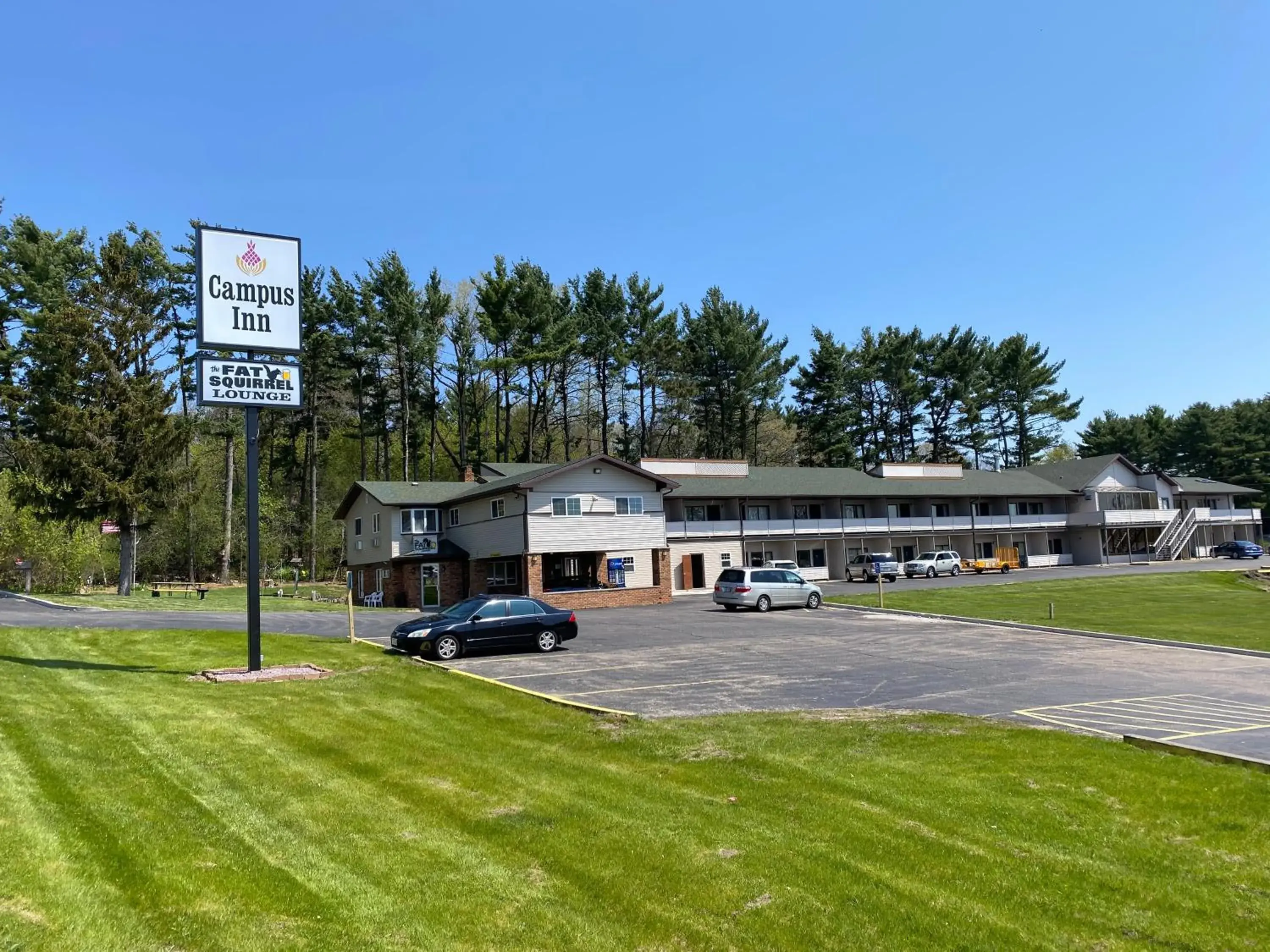 Property Building in Campus Inn Baraboo