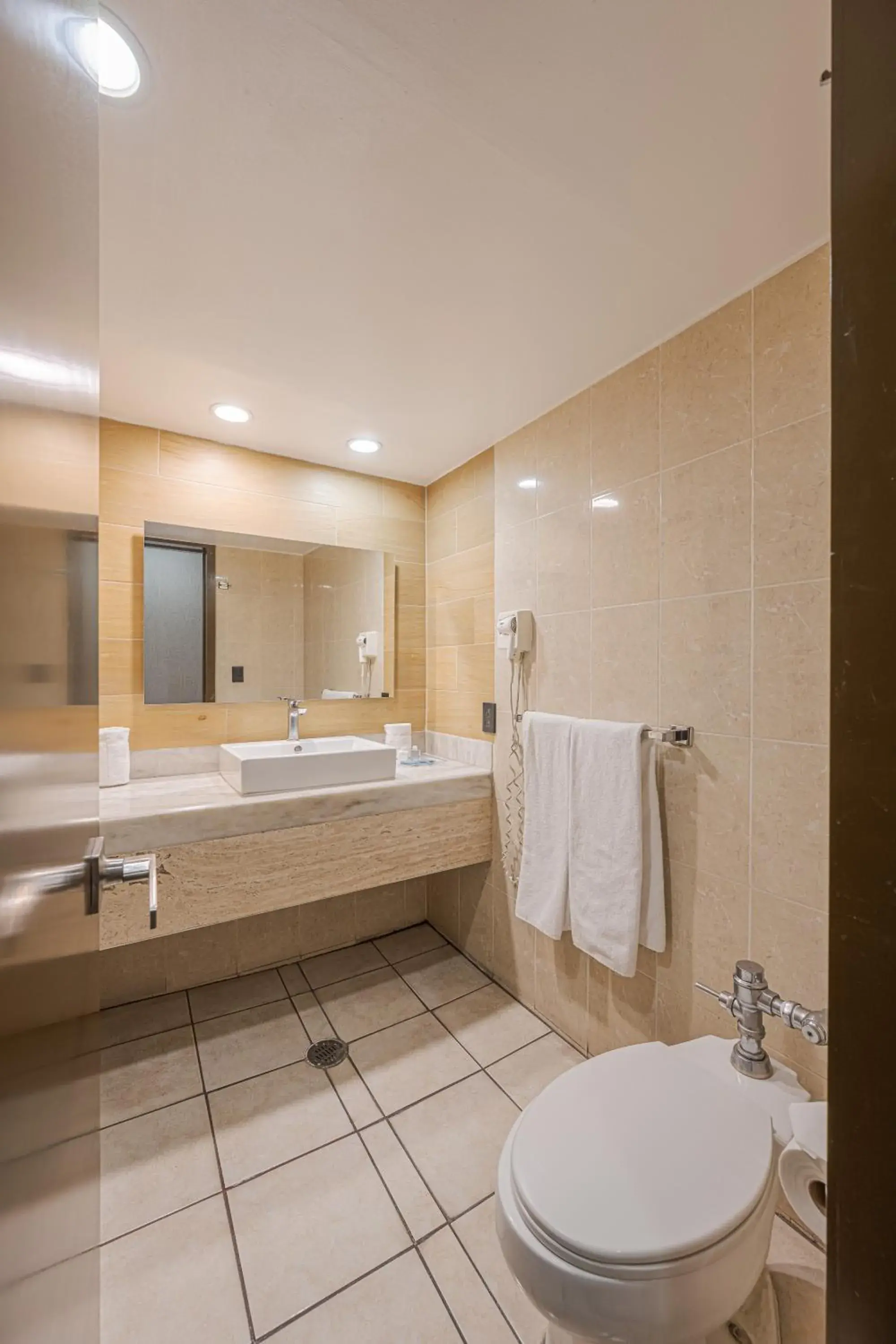 Bathroom in Hotel Malibu Bathroom in Hotel Malibu