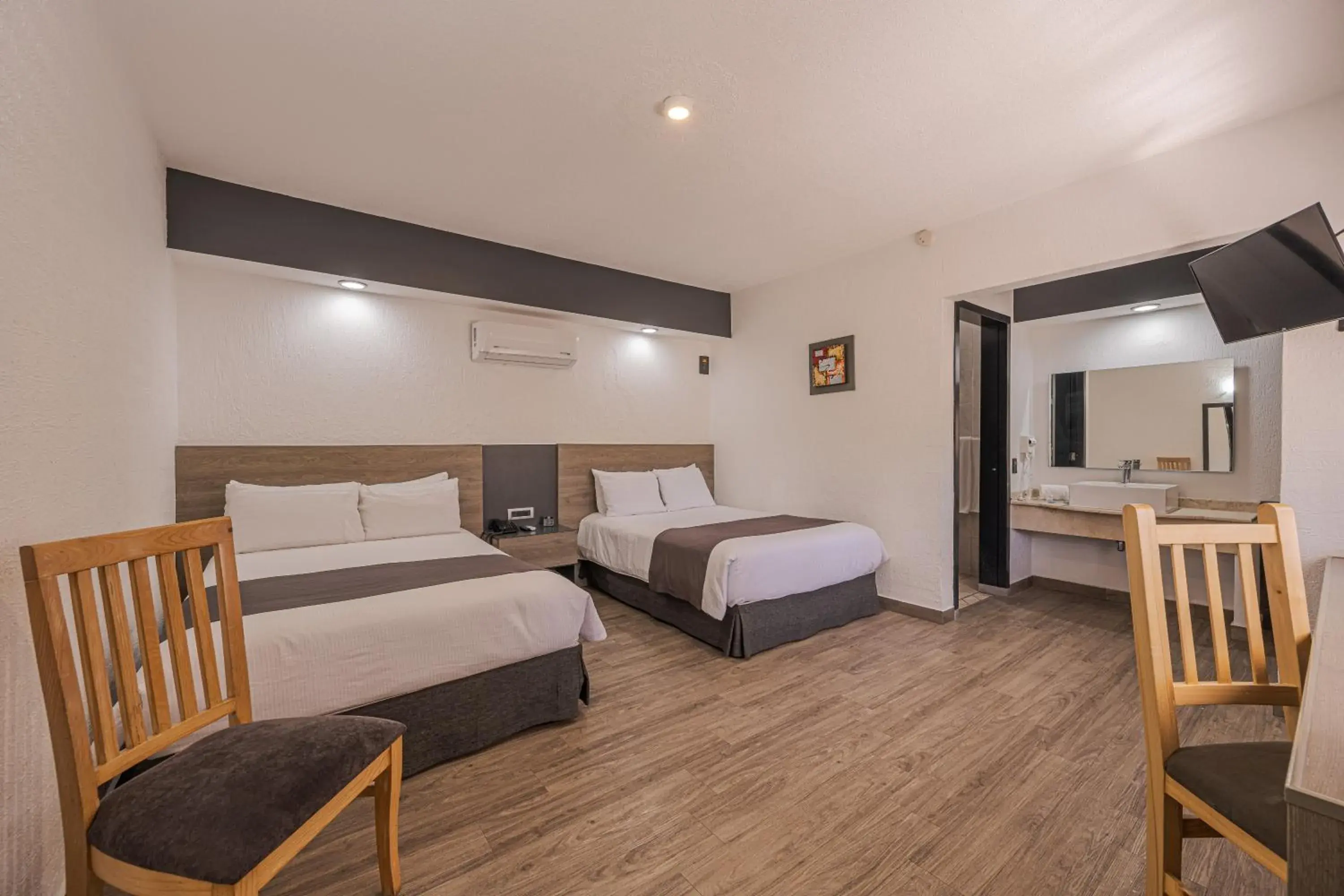 Bedroom, Bed in Hotel Malibu Bedroom, Bed in Hotel Malibu