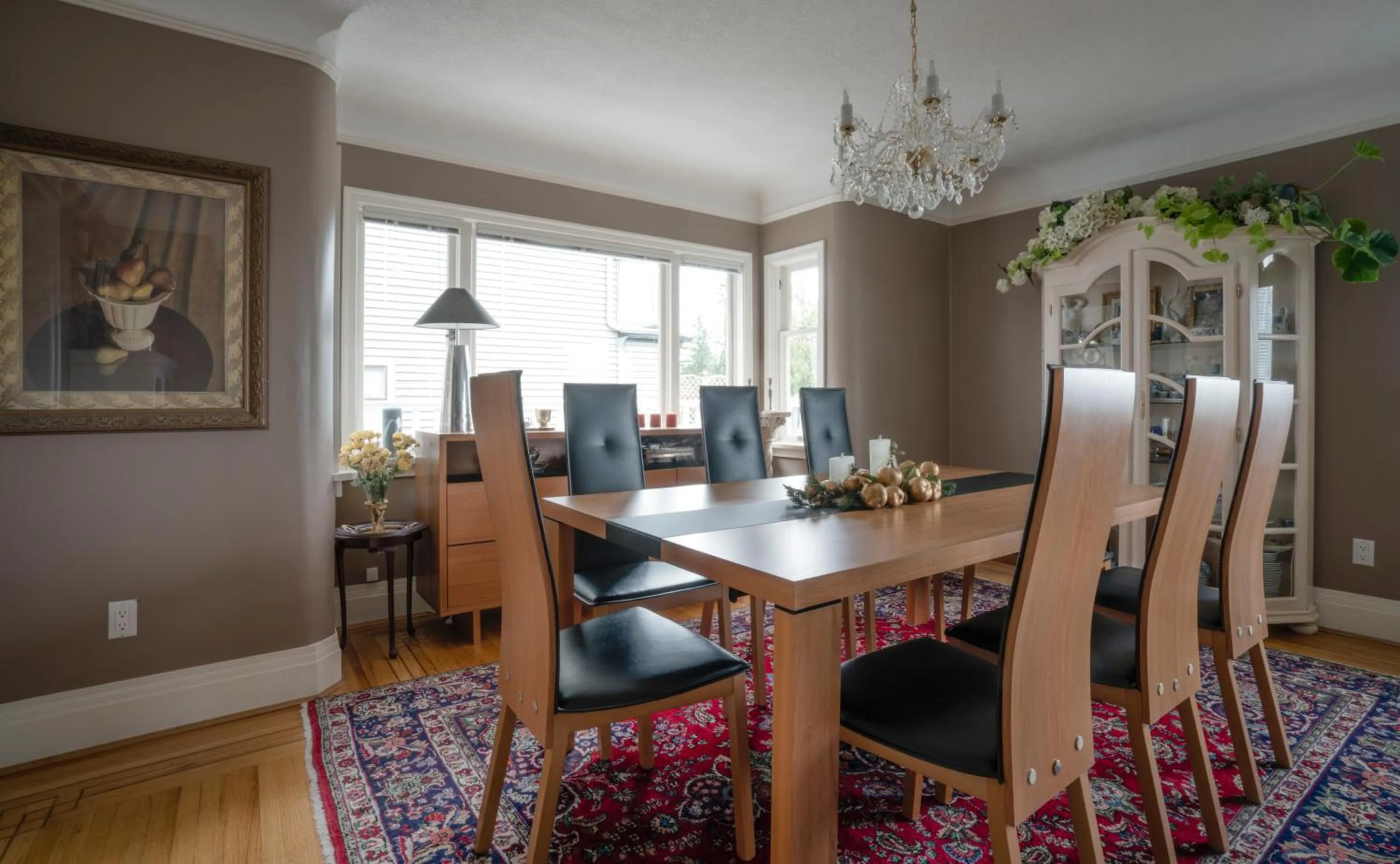 Dining area in Crystal's View Bed & Breakfast