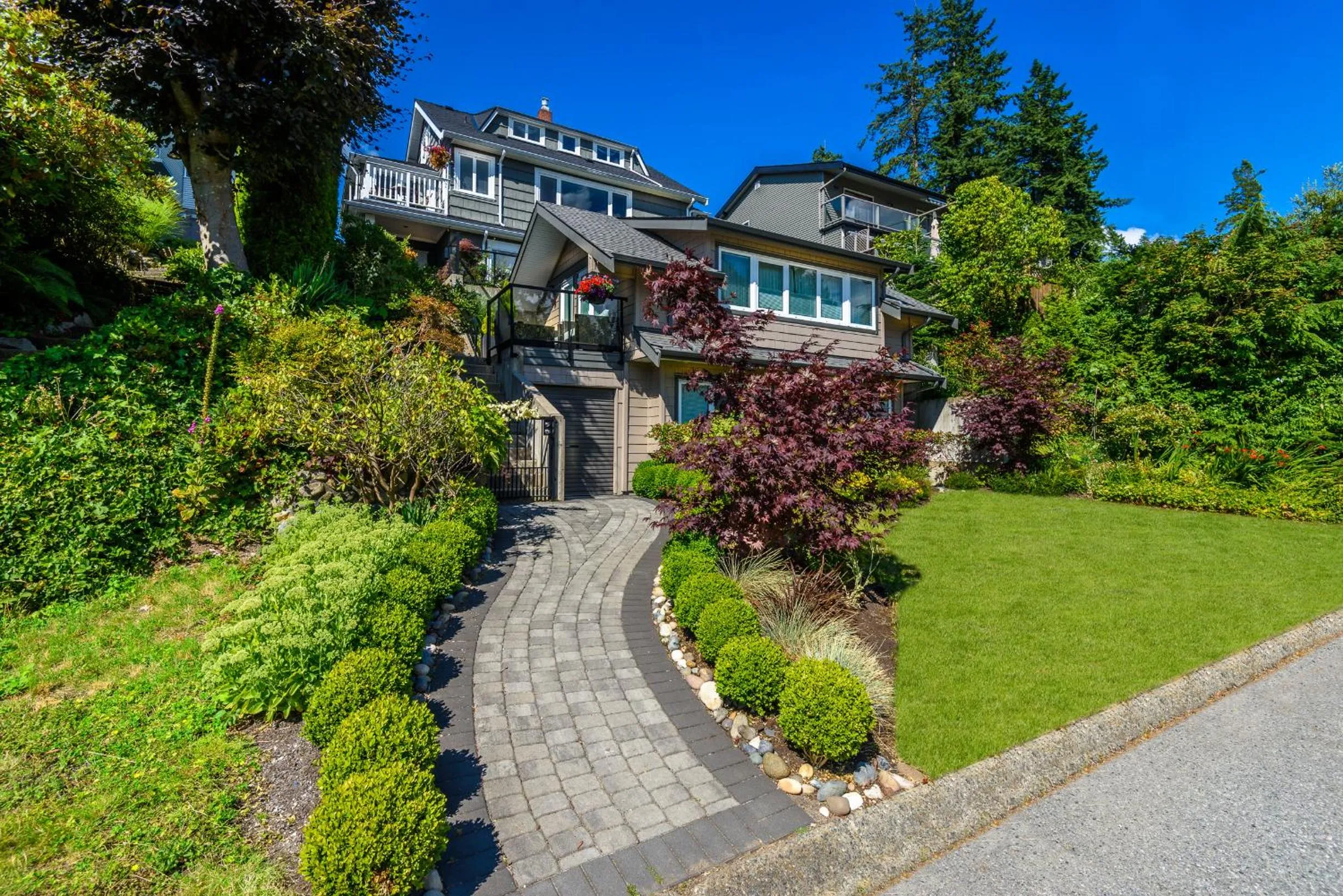 Facade/entrance in Crystal's View Bed & Breakfast
