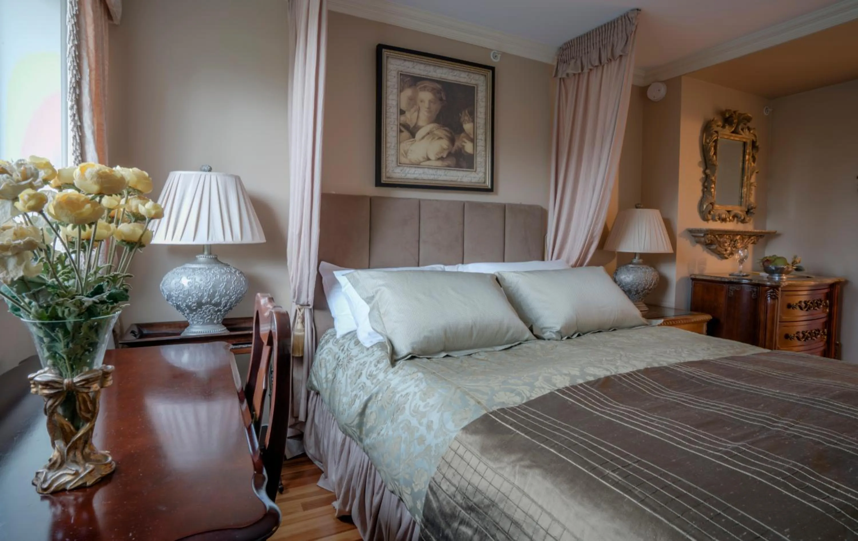 Bedroom, Bed in Crystal's View Bed & Breakfast