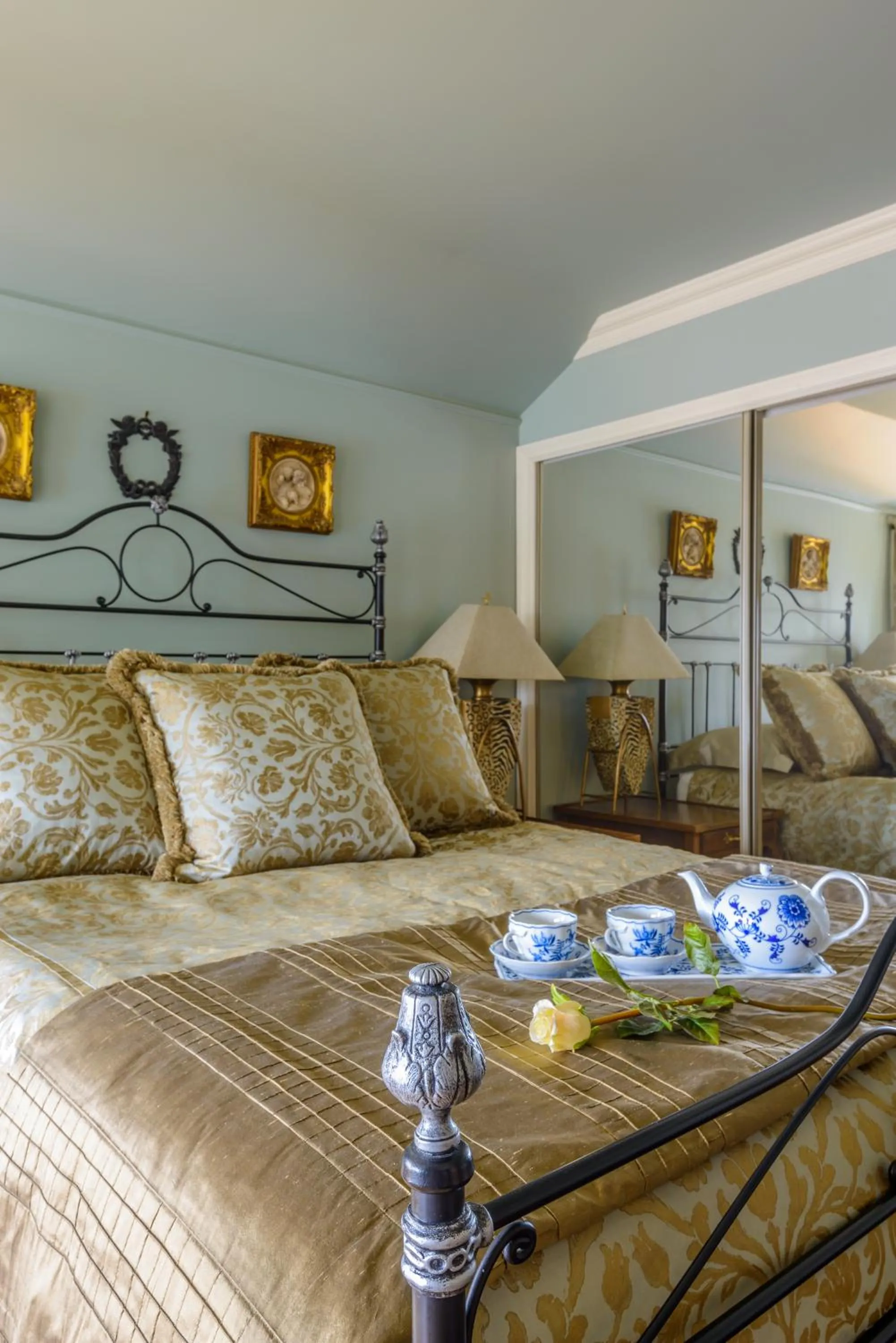 Bedroom, Bed in Crystal's View Bed & Breakfast