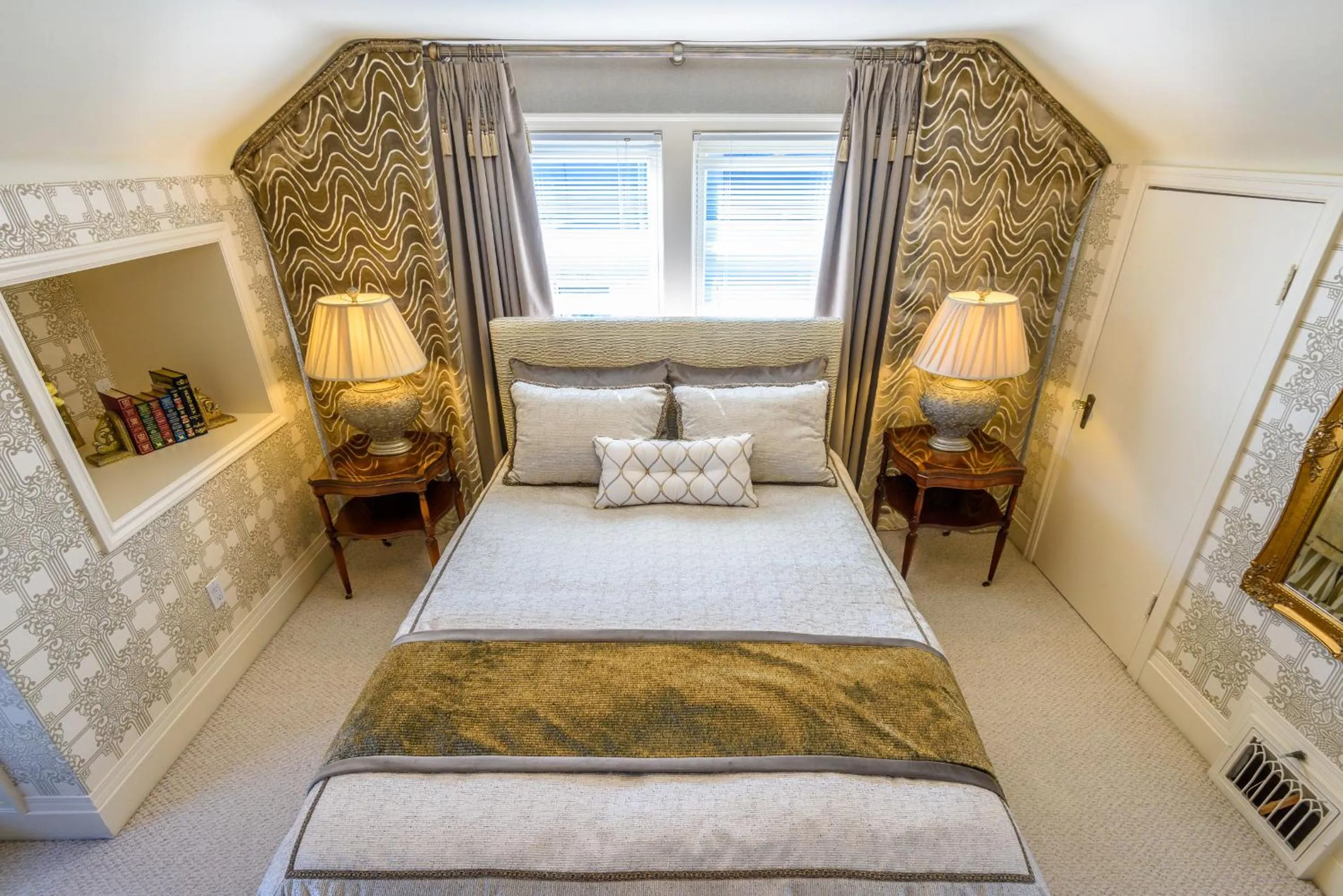 Bed in Crystal's View Bed & Breakfast