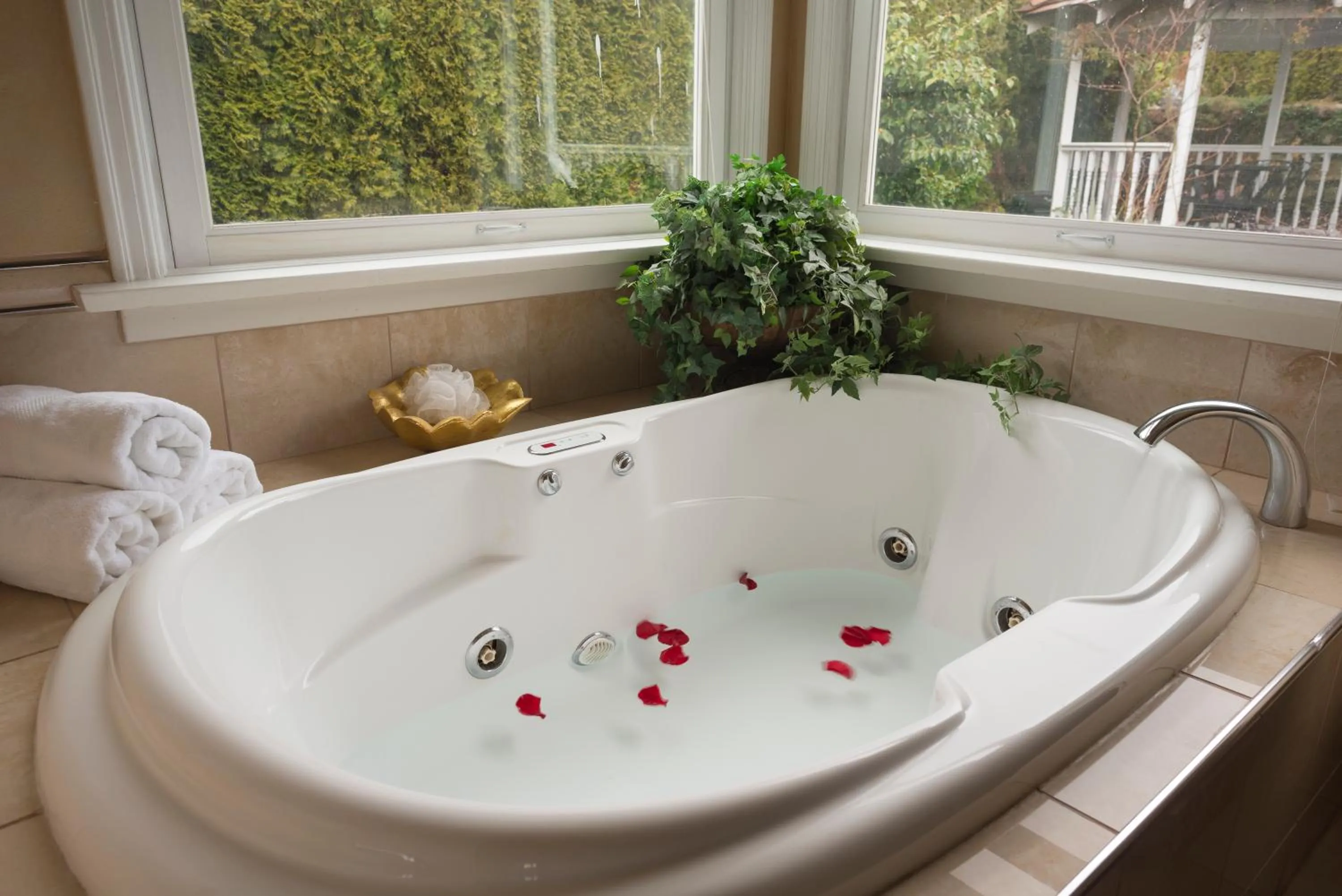 Bathroom in Crystal's View Bed & Breakfast