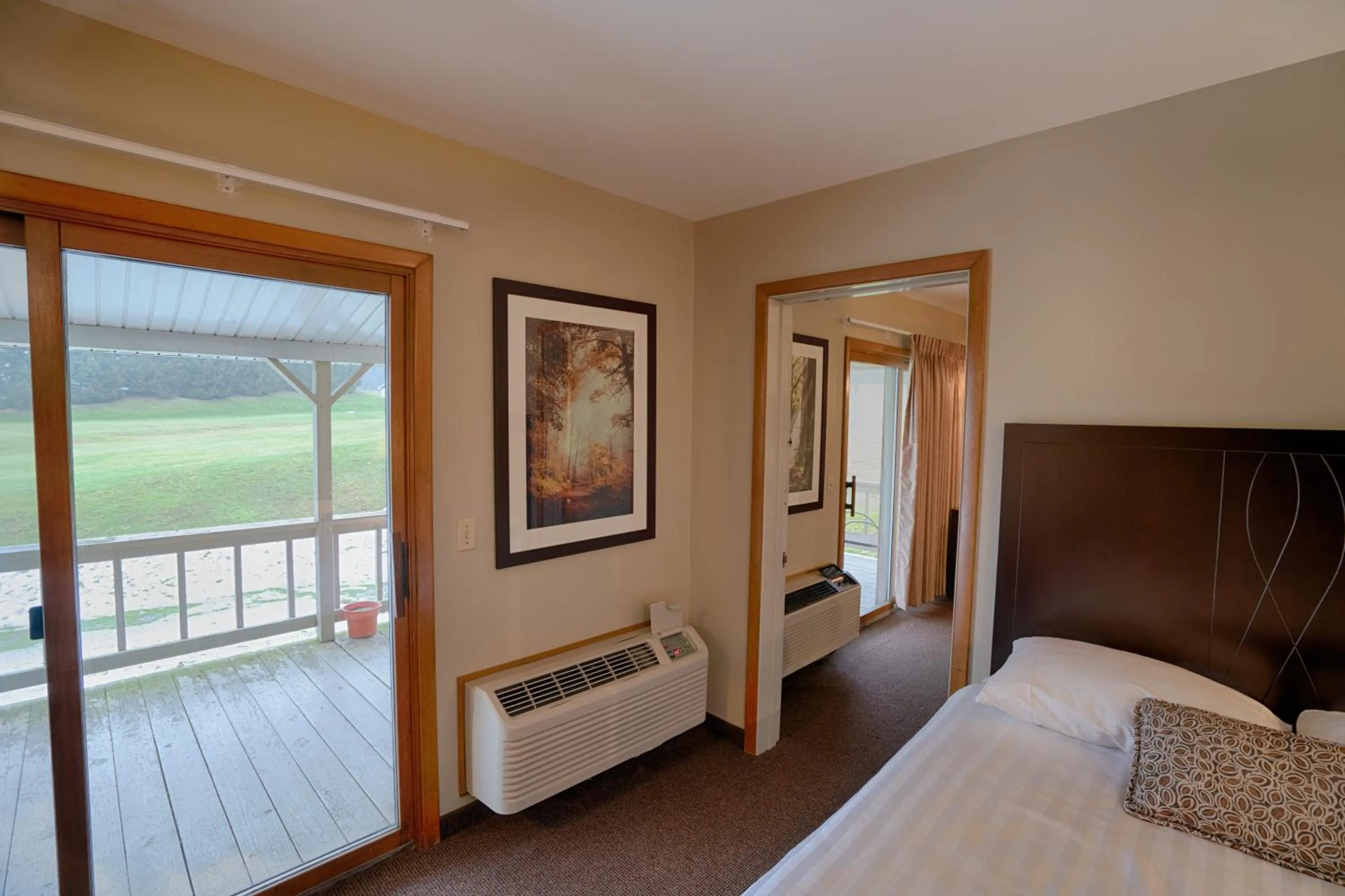 Bed in Byrncliff Golf Resort