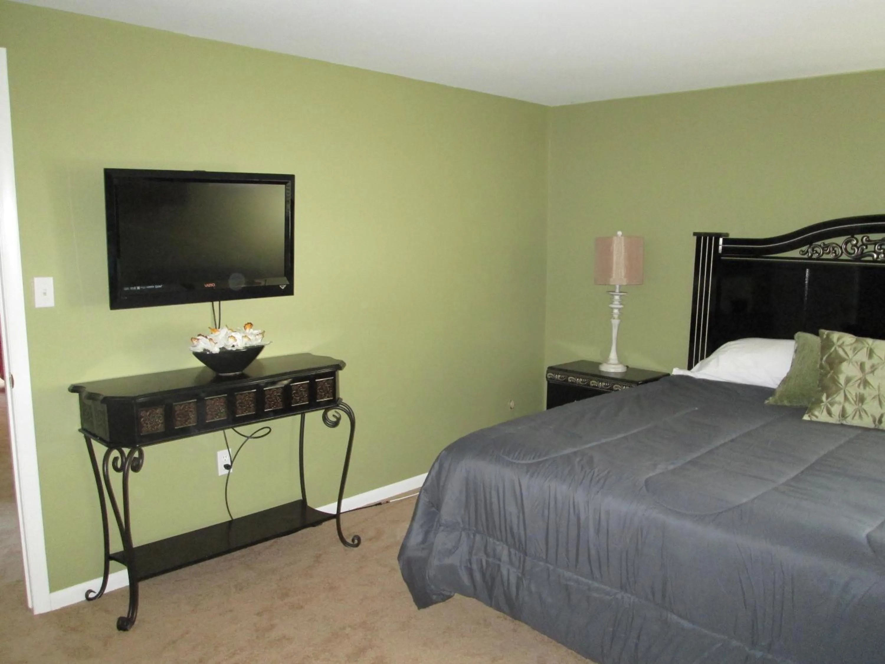 Bed in Byrncliff Golf Resort