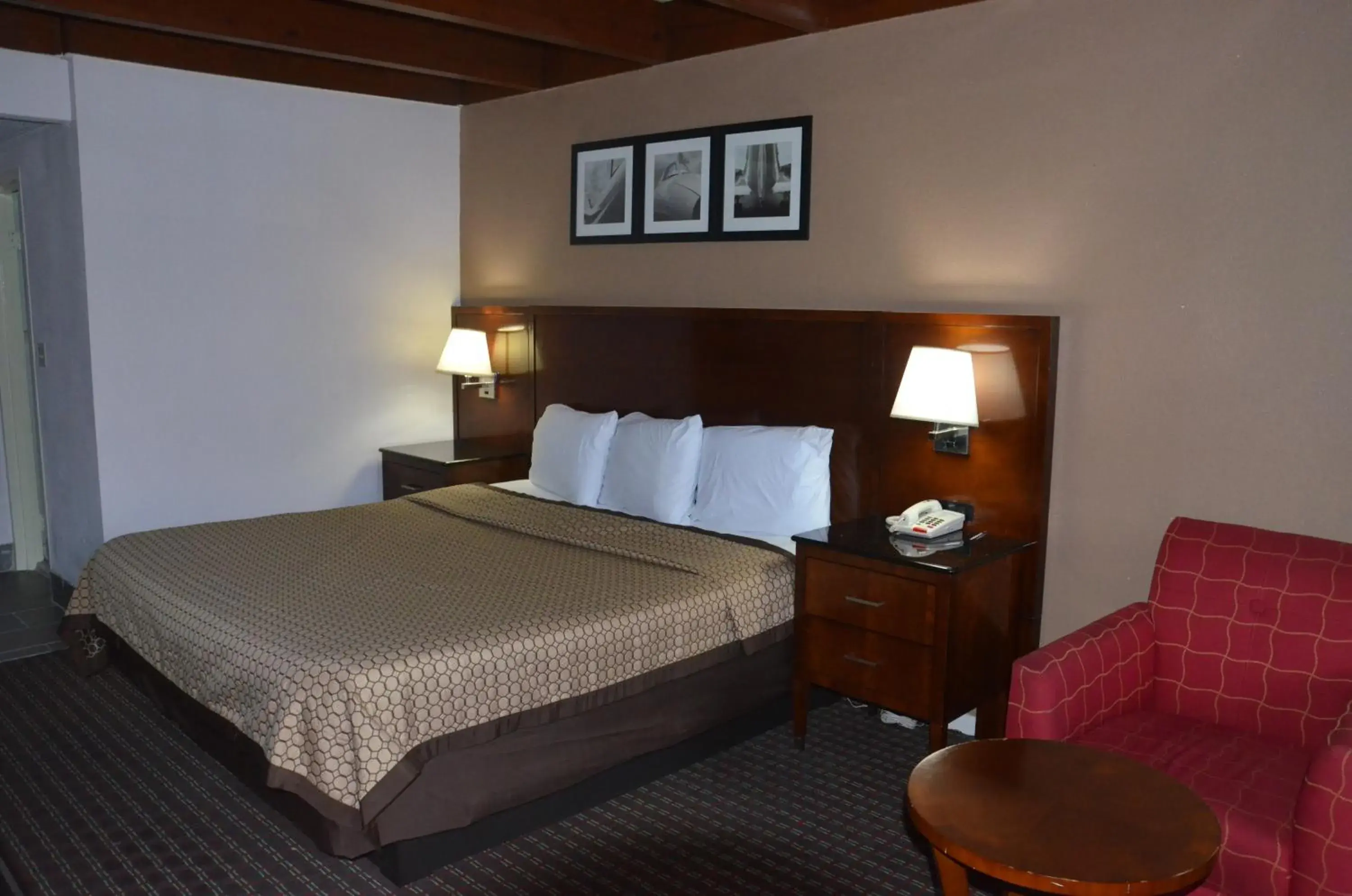 Bed in Americas Best Value Inn Augusta Downtown