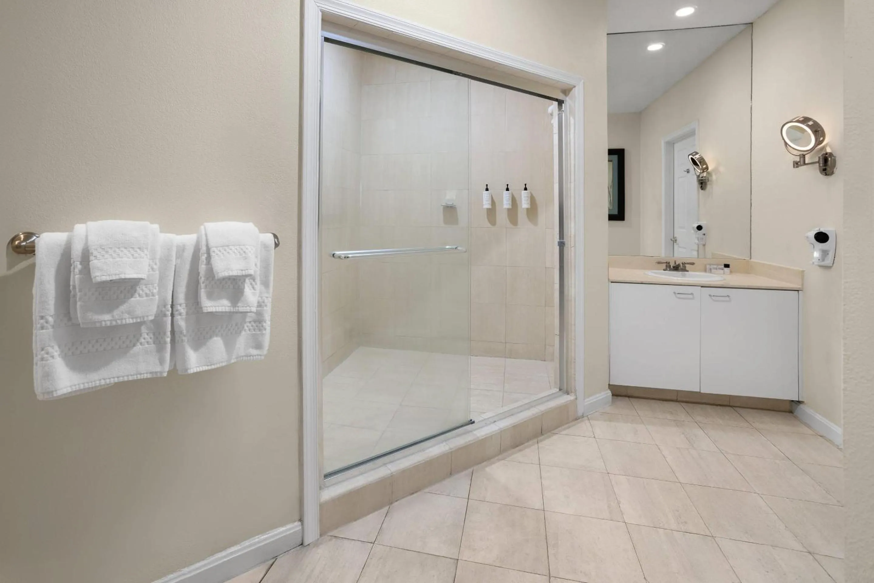 Bedroom in Coconut Malorie Resort Ocean City, Ascend Collection Hotel