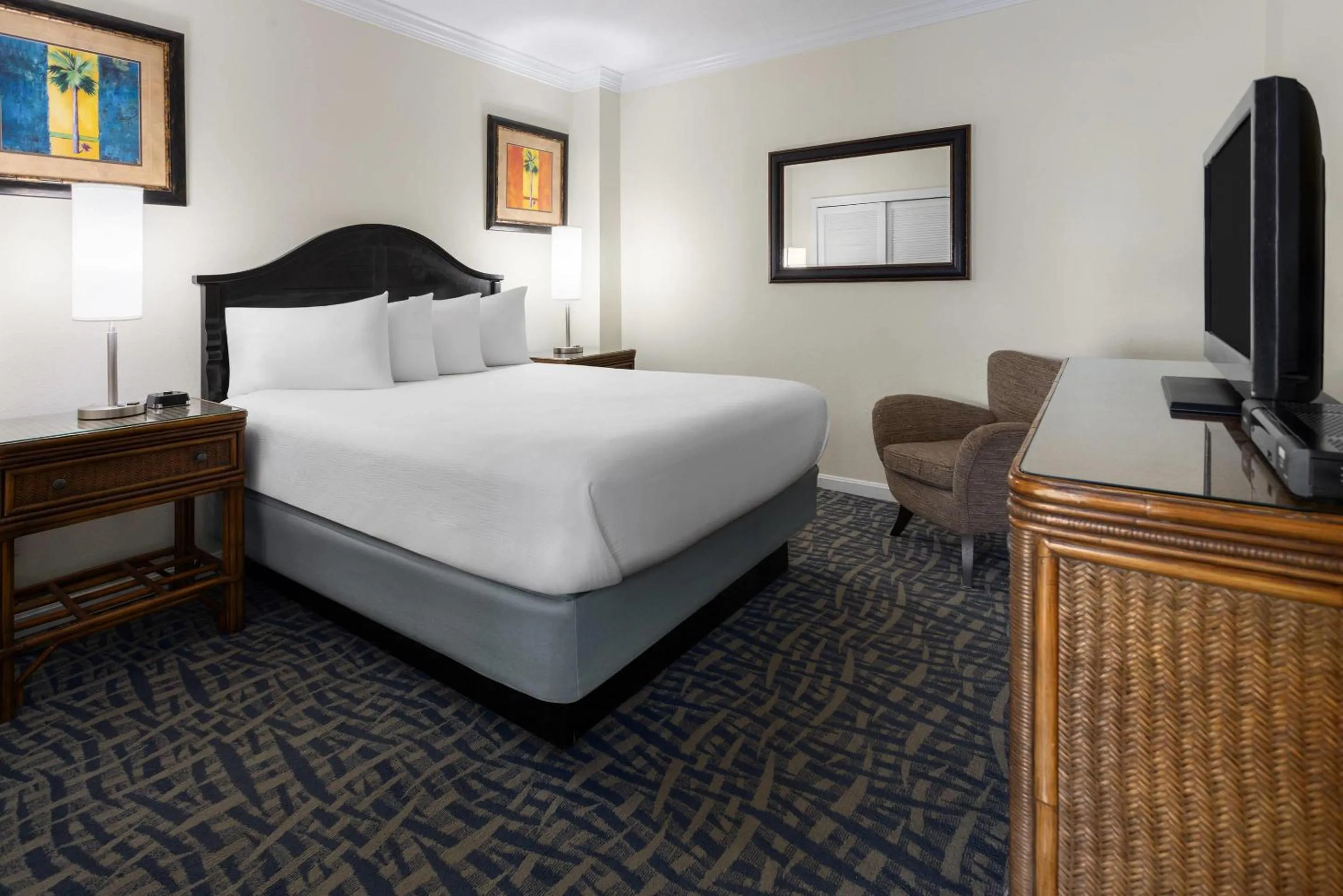 Bedroom, Bed in Coconut Malorie Resort Ocean City, Ascend Collection Hotel