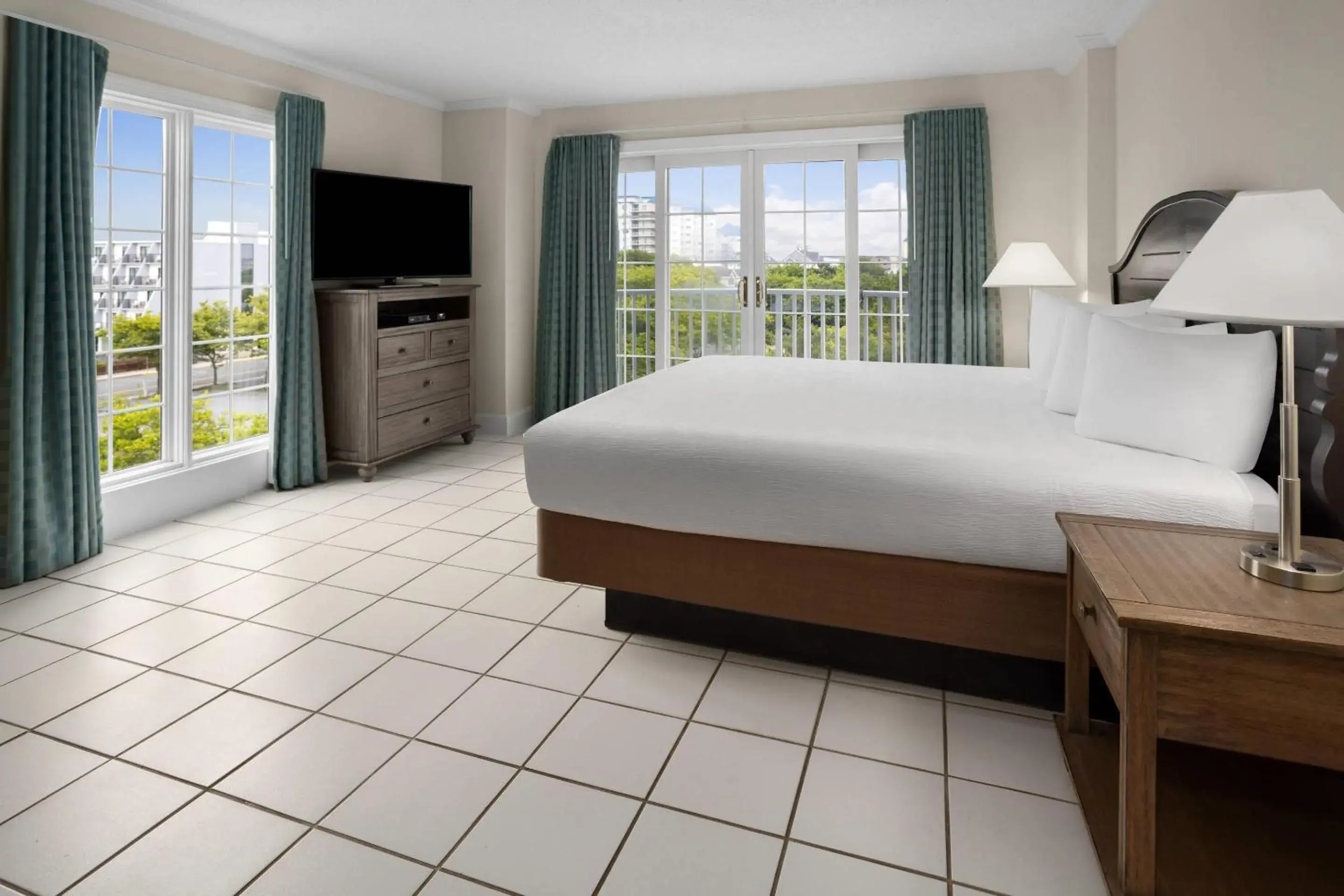 Bedroom, Bed in Coconut Malorie Resort Ocean City, Ascend Collection Hotel Bedroom, Bed in Coconut Malorie Resort Ocean City, Ascend Collection Hotel