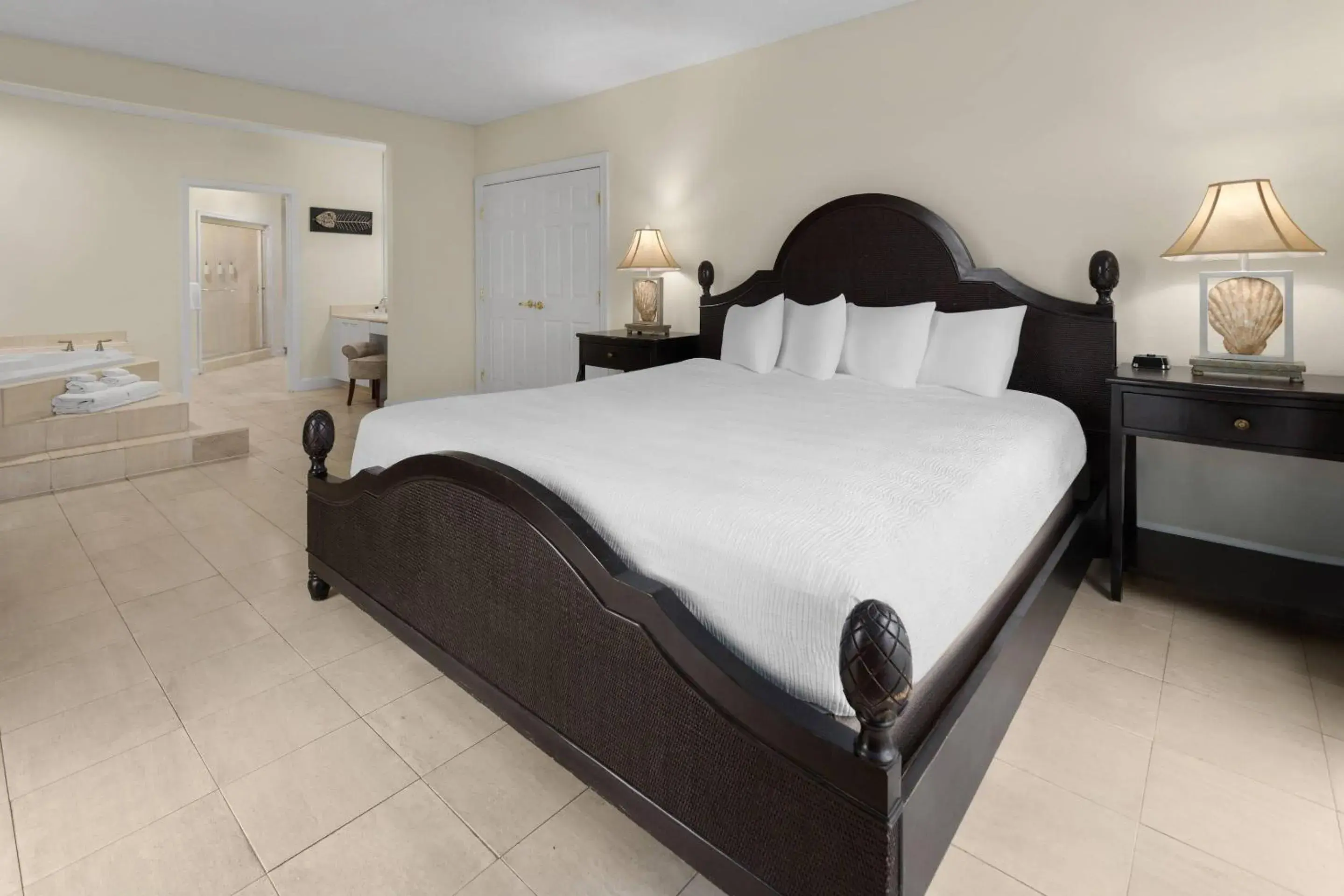 Bedroom, Bed in Coconut Malorie Resort Ocean City, Ascend Collection Hotel Bedroom, Bed in Coconut Malorie Resort Ocean City, Ascend Collection Hotel