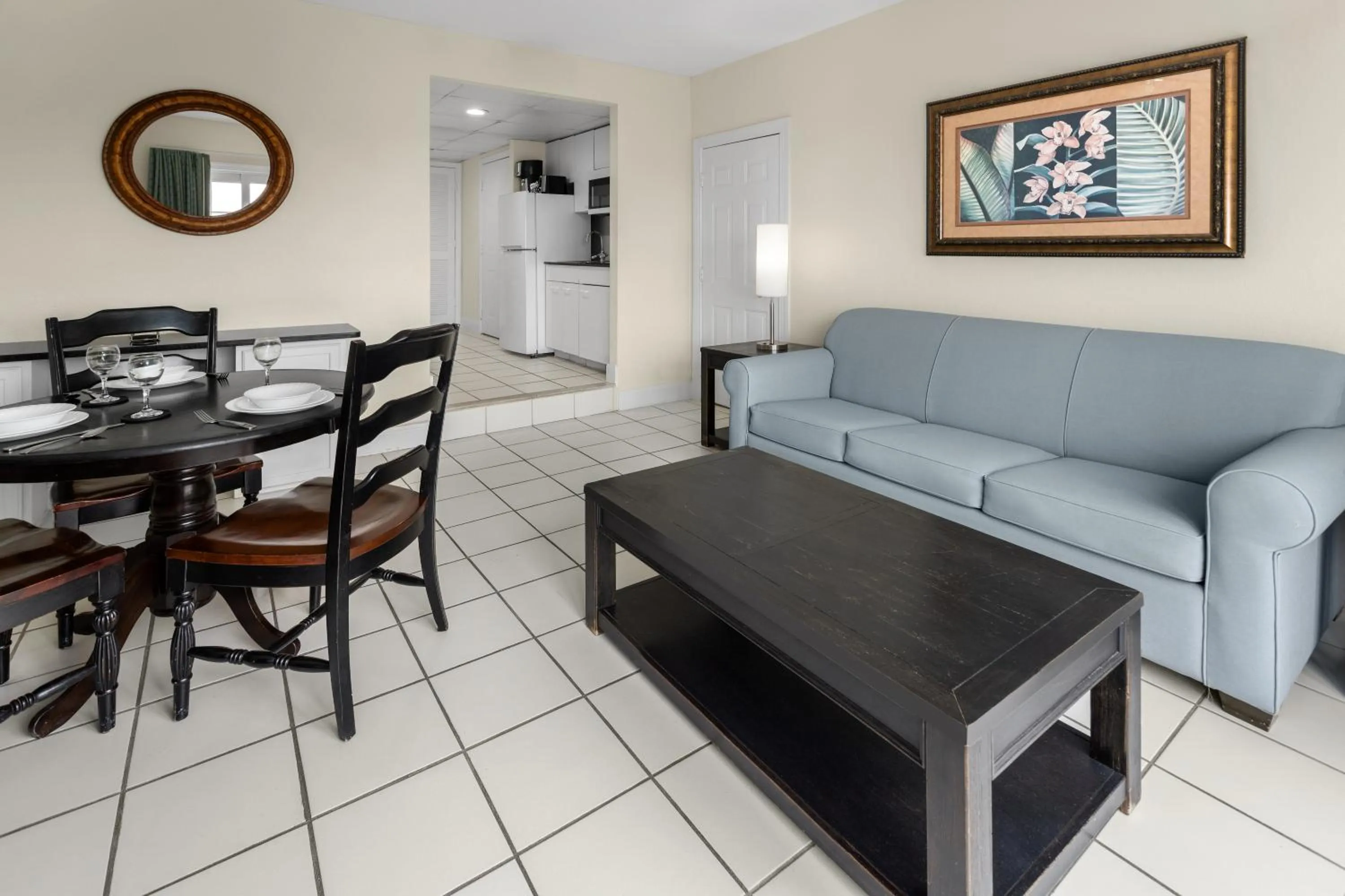 Living room in Coconut Malorie Resort Ocean City, Ascend Collection Hotel