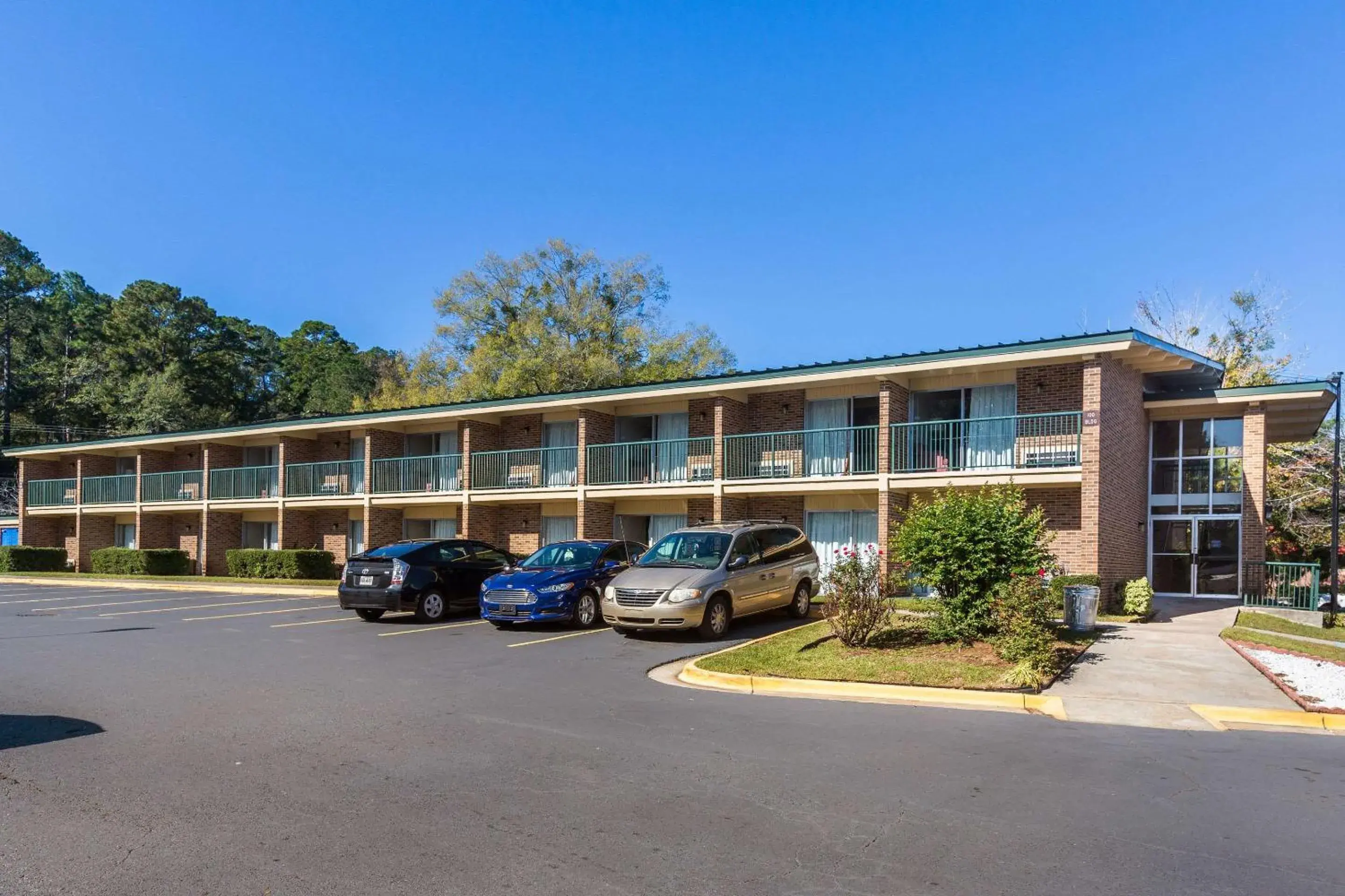Property building in Super 8 by Wyndham Macon GA Property building in Super 8 by Wyndham Macon GA