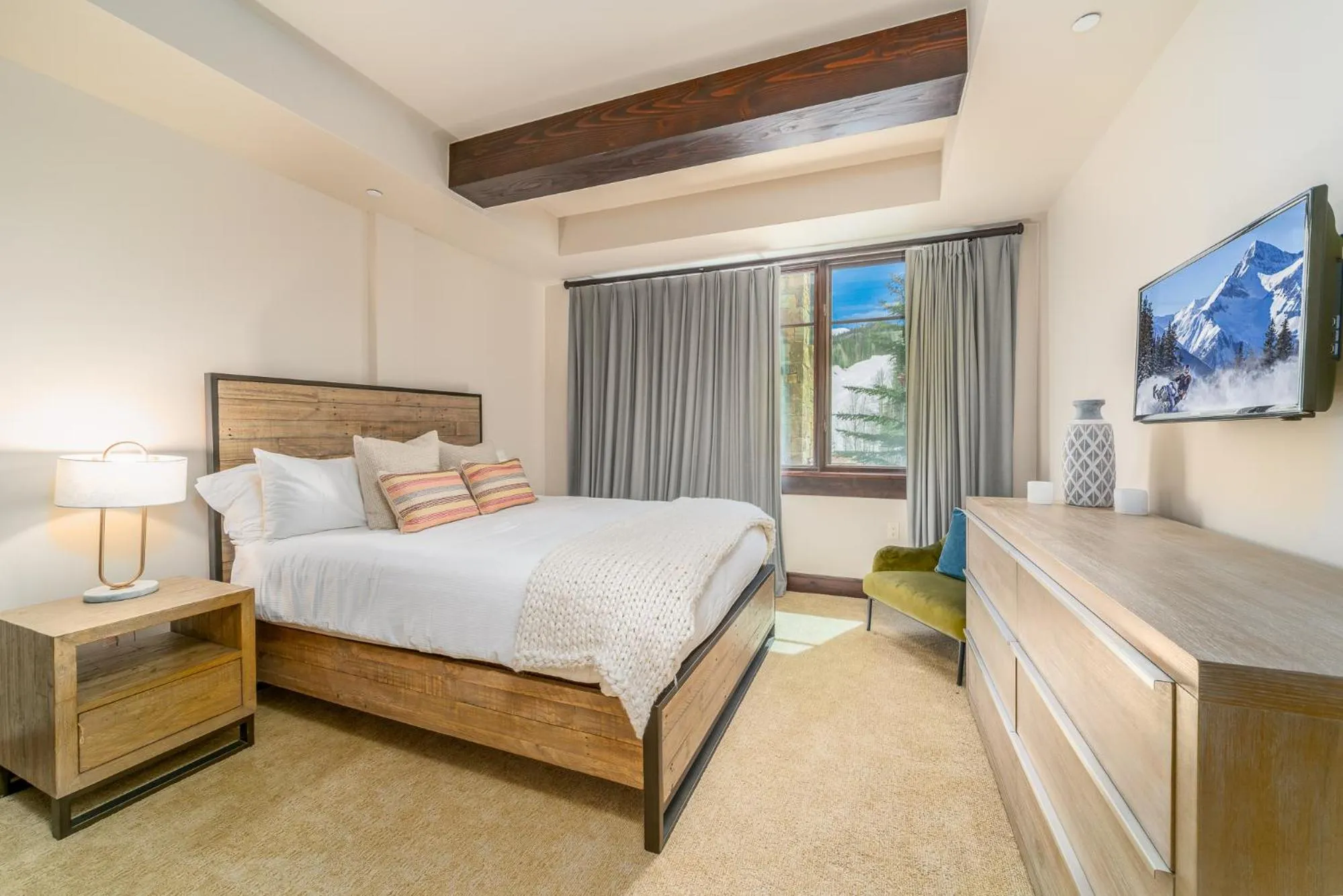 Bedroom, Bed in Lumiere by Dunton